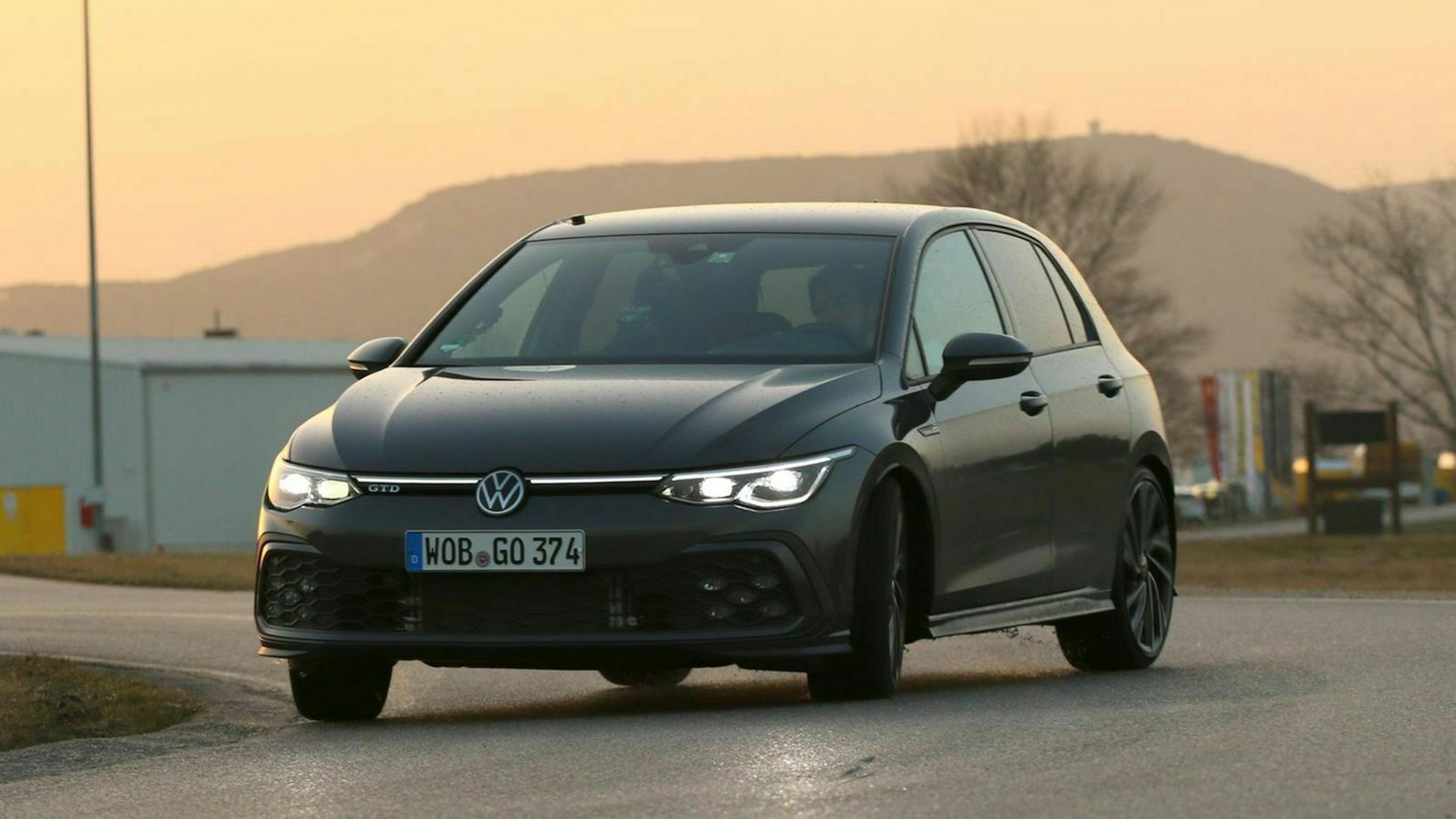 Zu sehen ist der Golf GTD von vorne