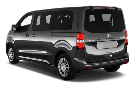 Dunkelgrauer Toyota Proace Verso aus der Rückansicht, geparkt auf transparentem Hintergrund.