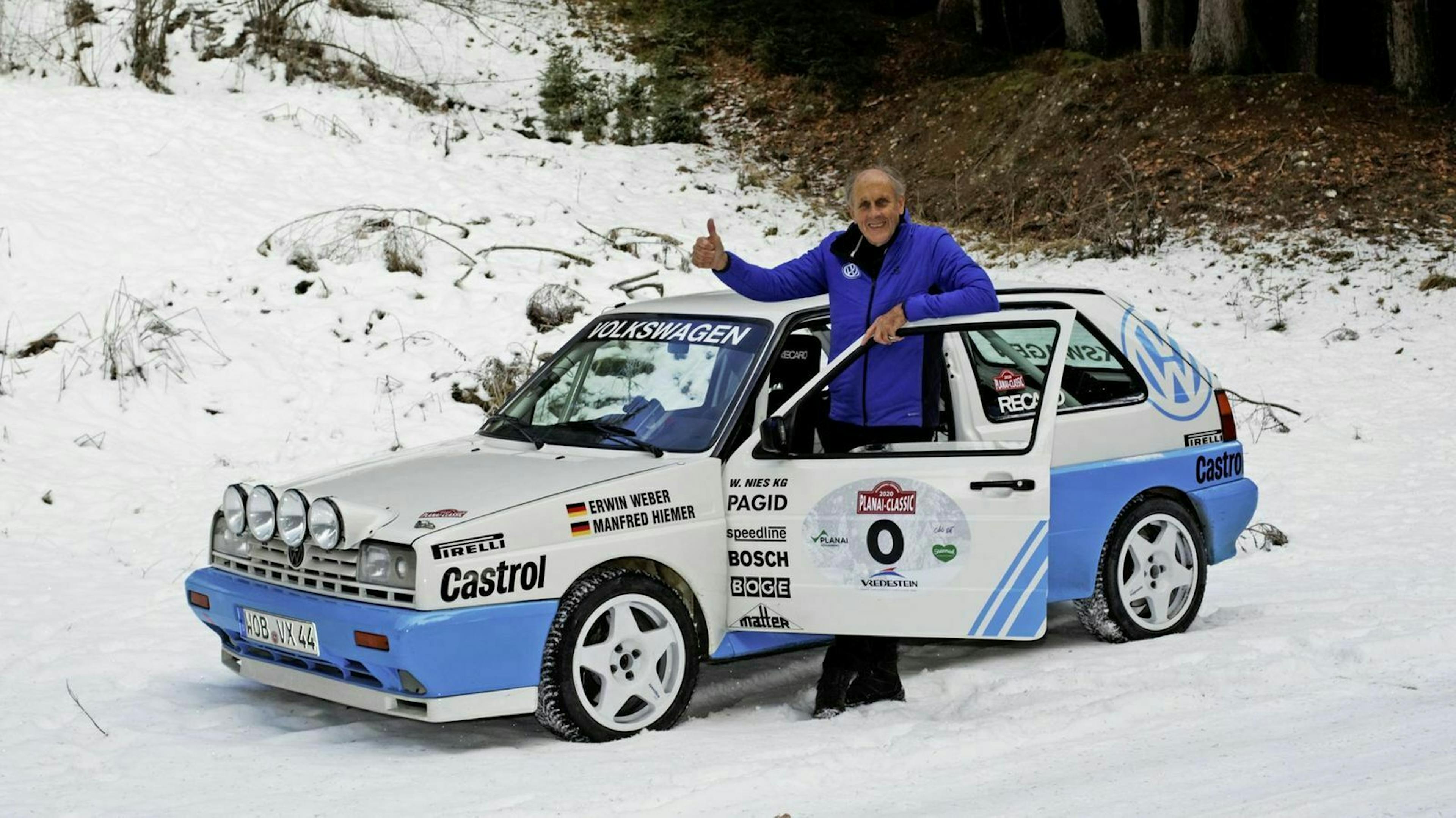 VW Golf Seitenansicht mit Hans-Joachim Stuck