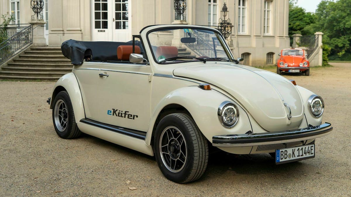 Moderne E-Technologie im beliebten Oldtimer: Der VW E-Käfer