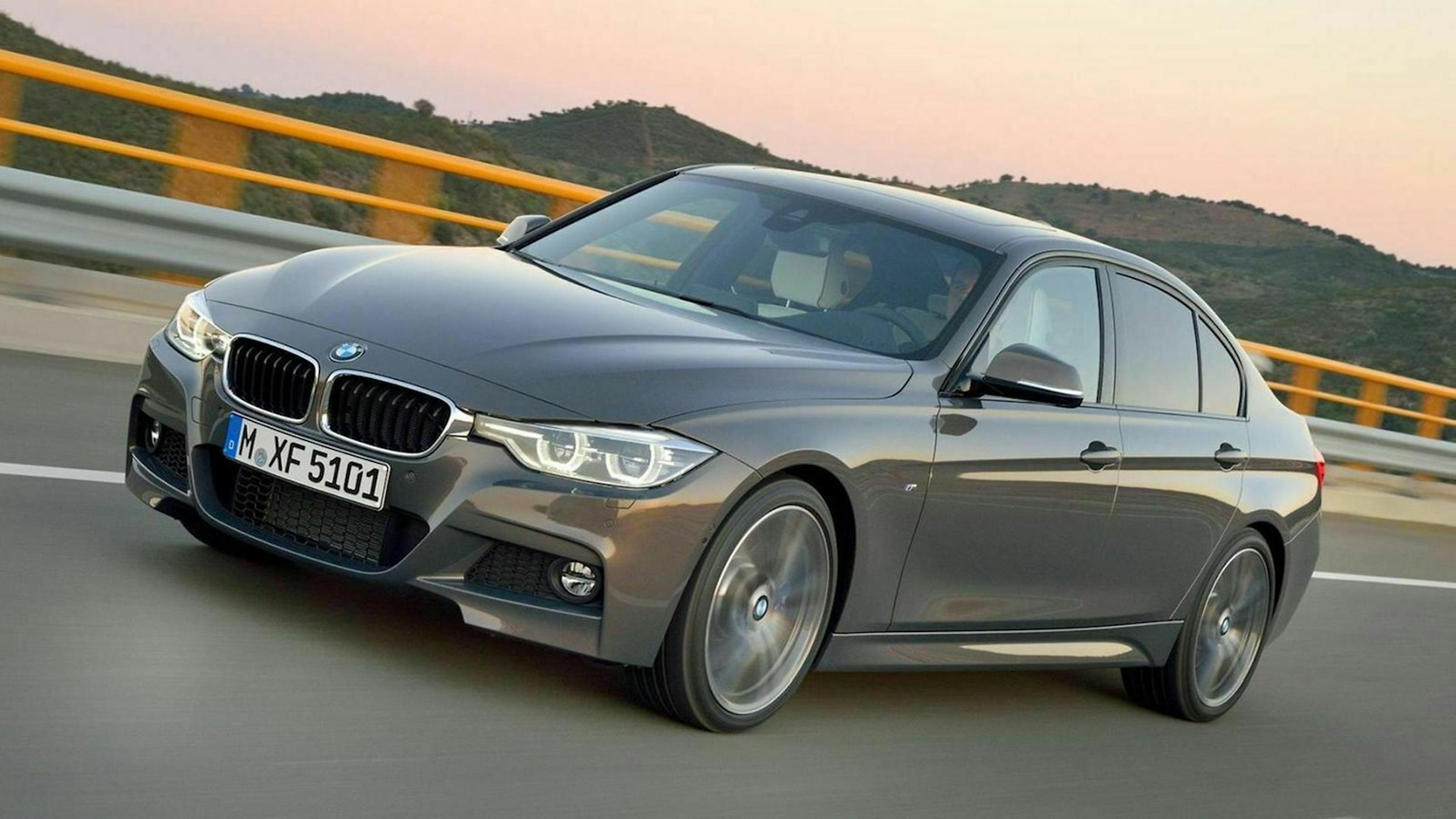 Zu sehen ist der 3er BMW, fahrend