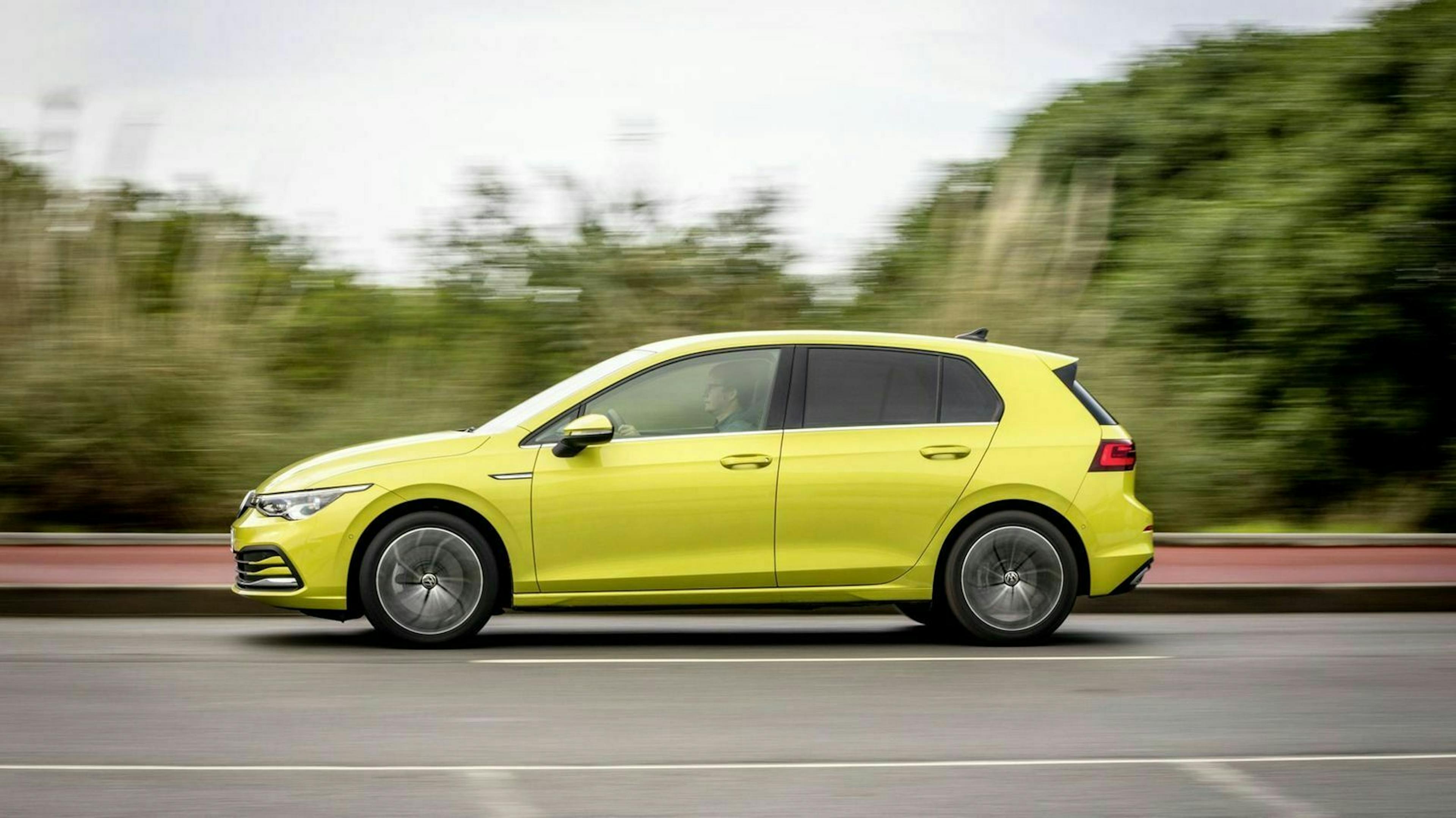 VW Golf 8 in Seitenansicht