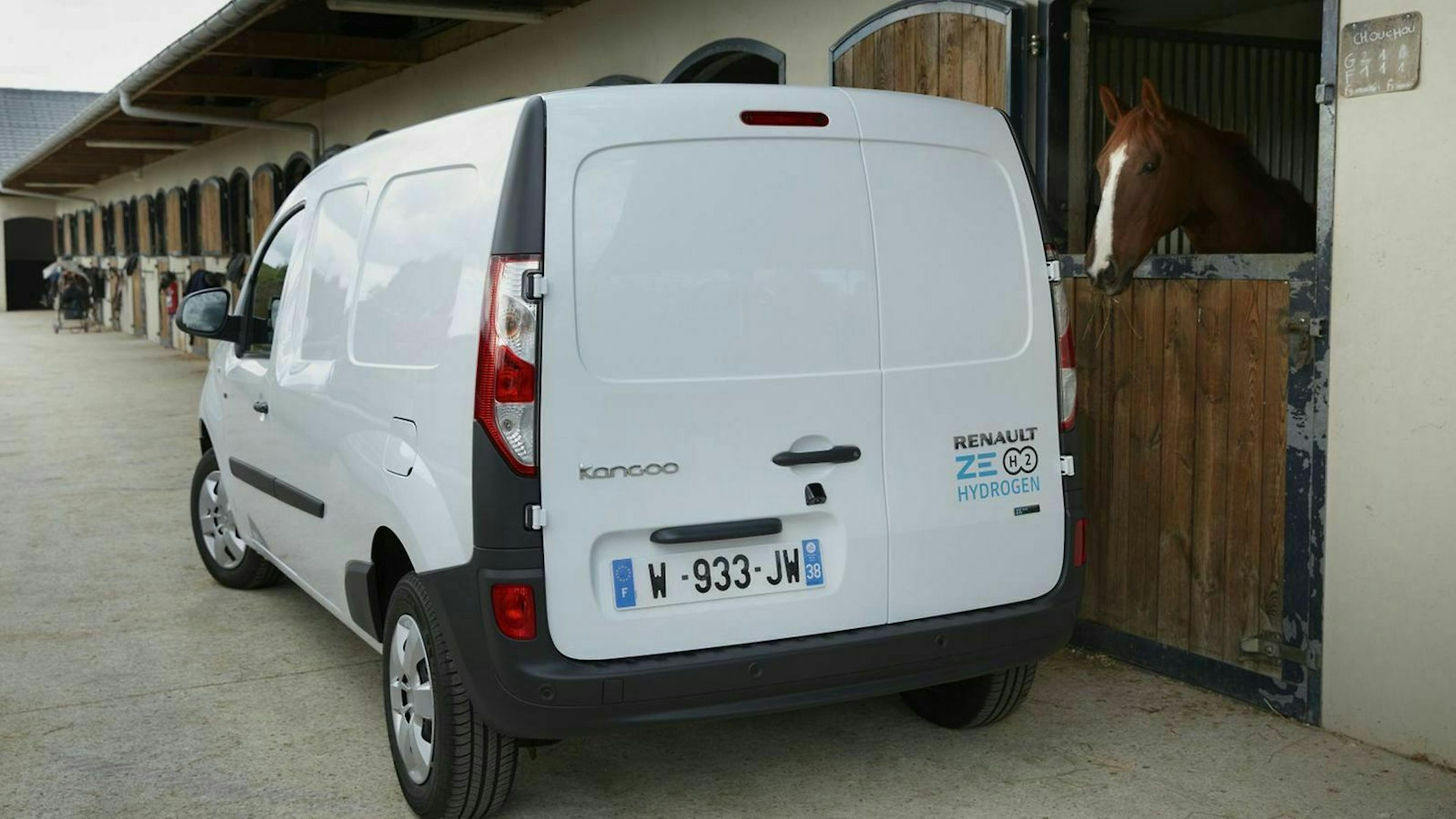 Die Brennstoffzelle und der Wasserstofftank des Renault Kangoo befinden sich innerhalb des Laderaums