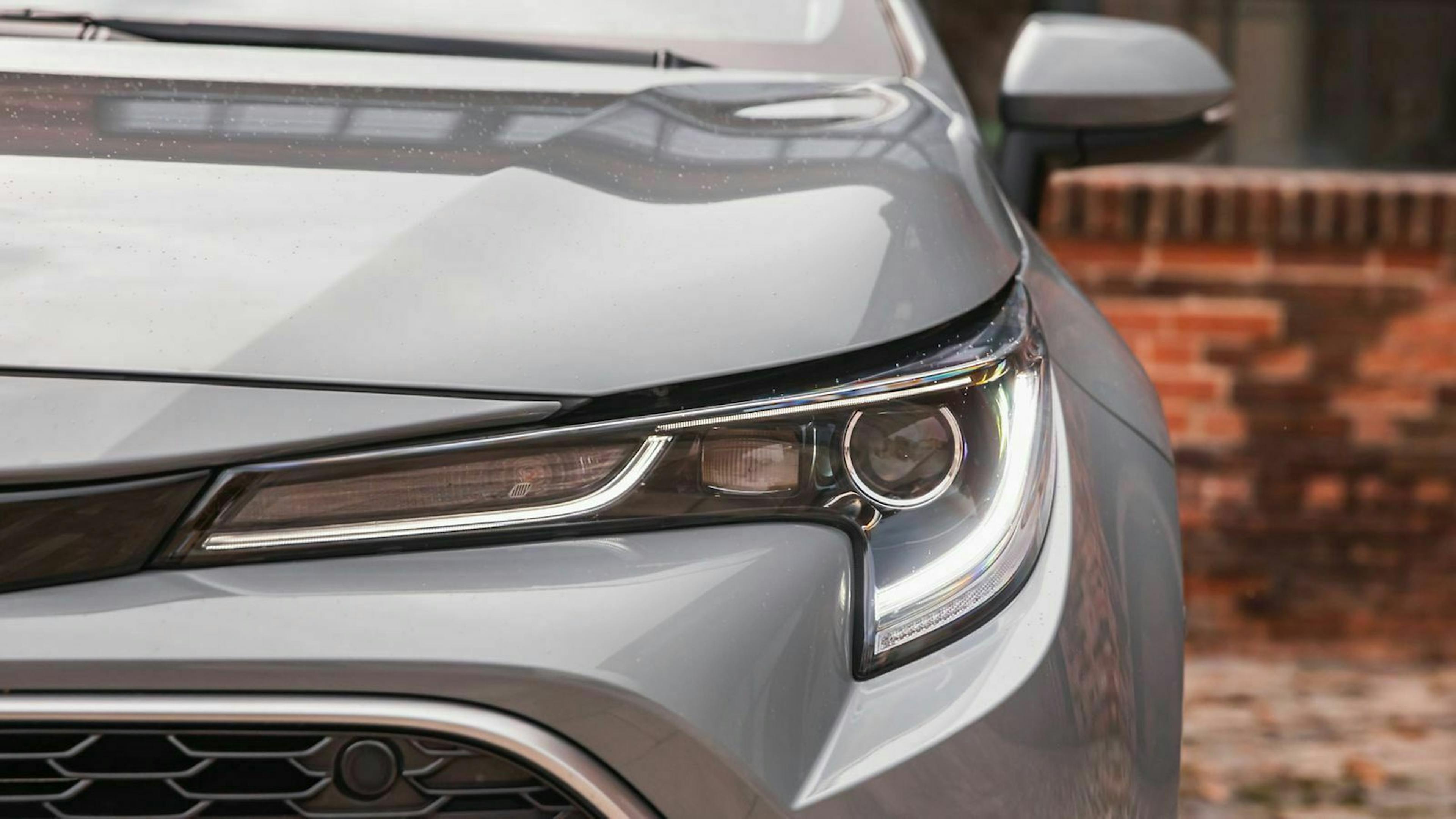 Toyota Corolla 2.0 Hybrid Scheinwerfer Detail