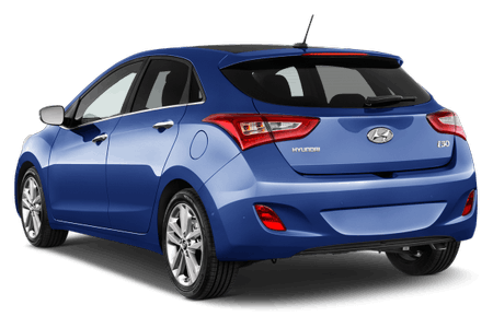 Blauer Hyundai i30 von hinten, seitliche Ansicht. Fünftüriger Kompaktwagen auf weißem Hintergrund.