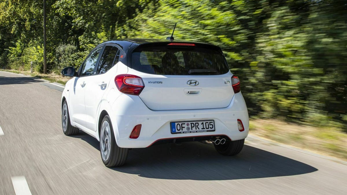 Zu sehen ist der neue Hyundai i10 N Line von hinten