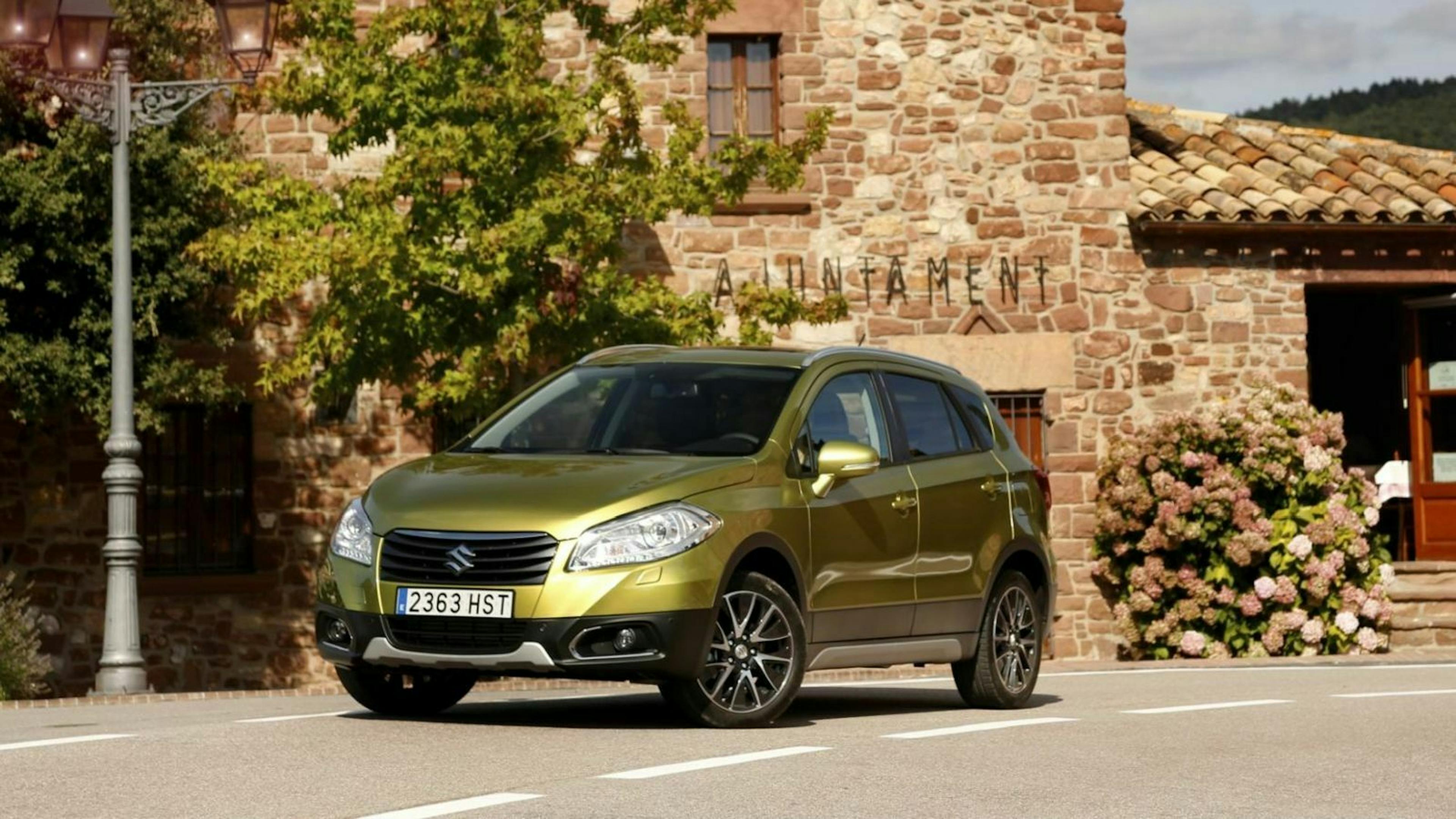 Zu sehen ist der Suzuki SX4 Cross von vorne