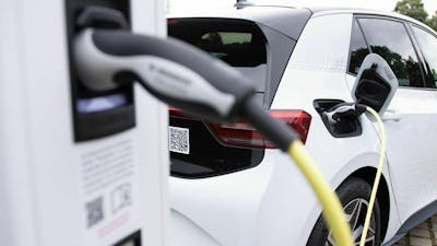 Ein E-Auto im Ladevorgang
