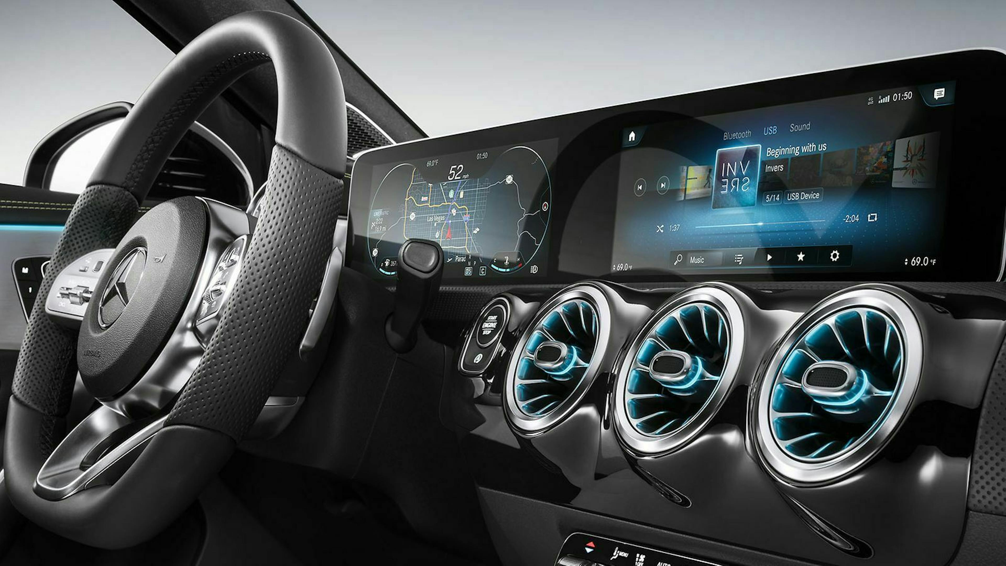 Zwei Digital-Displays gibt es in der A-Klasse von Mercedes serienmäßig, allerdings sind sie kleiner als hier abgebildet