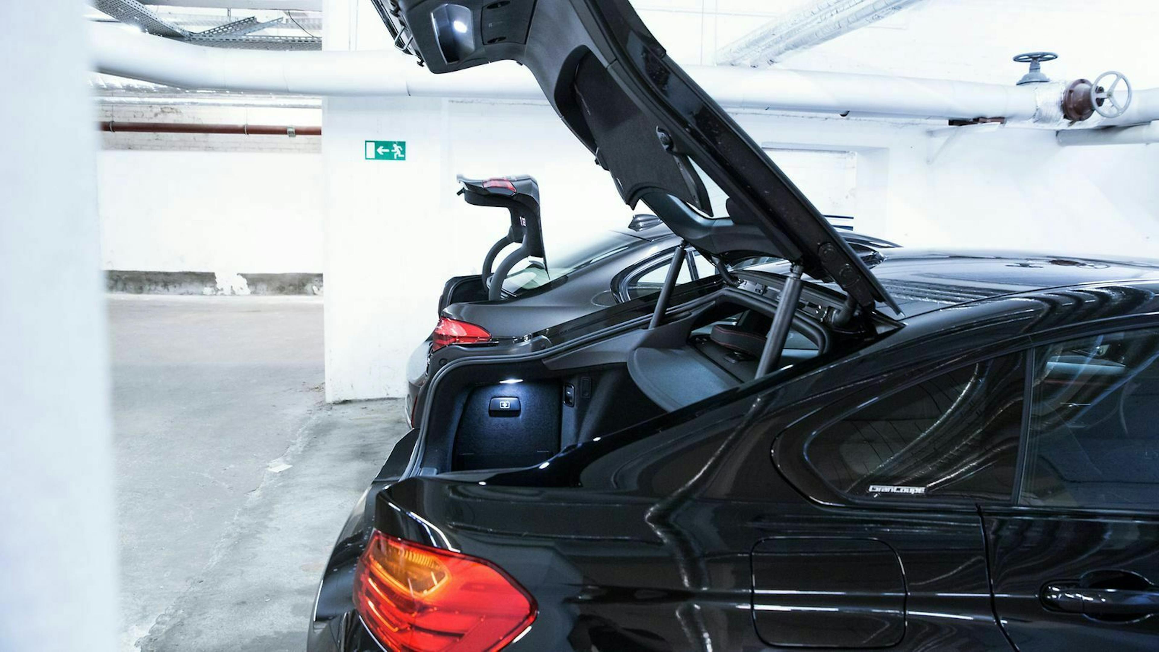 Beide BMWs laden 480 Liter bei aufrechter Sitzbank