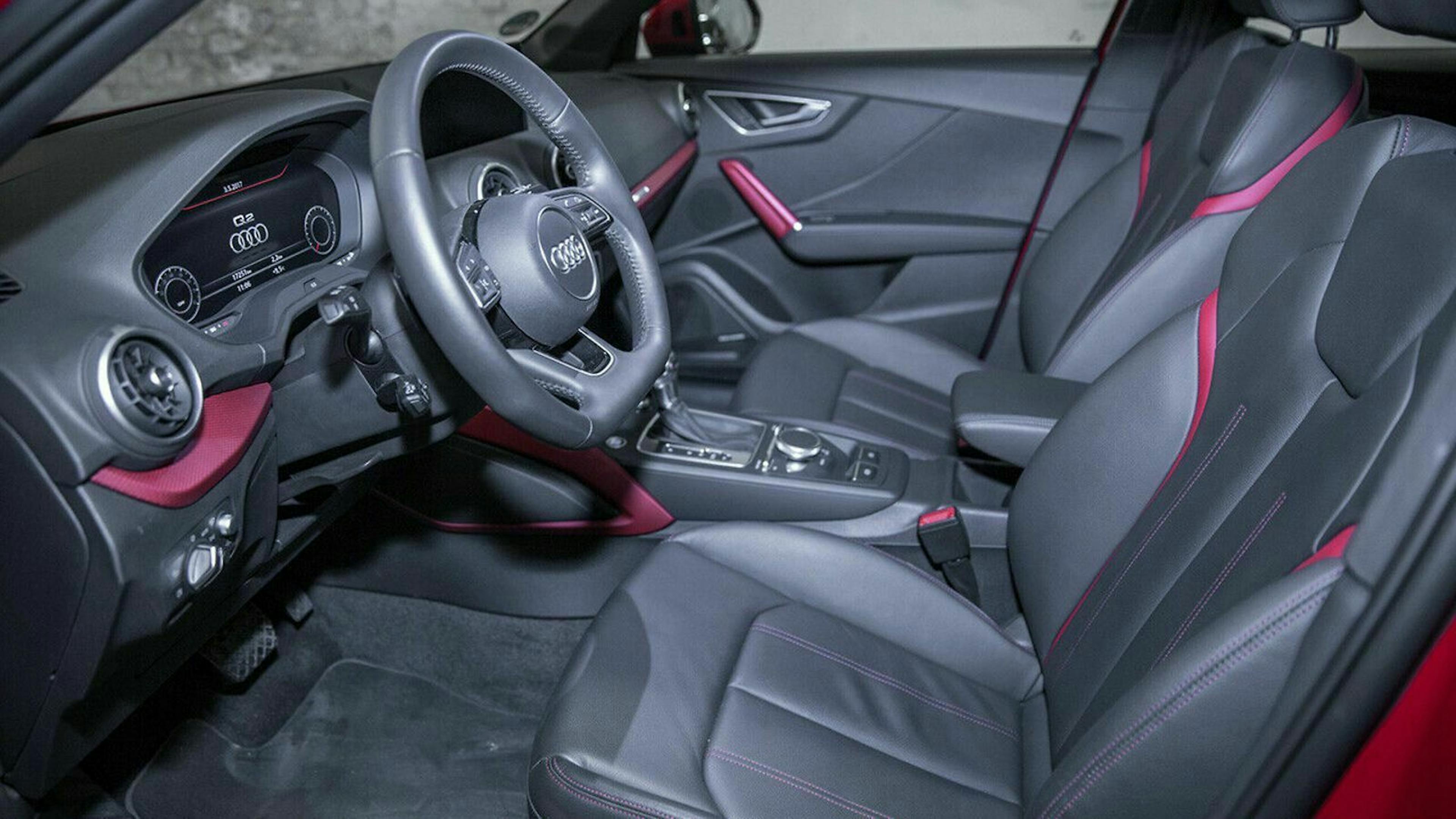 Durch das schmalere Armaturenbrett wird mehr Platz im Knieraum geschaffen.