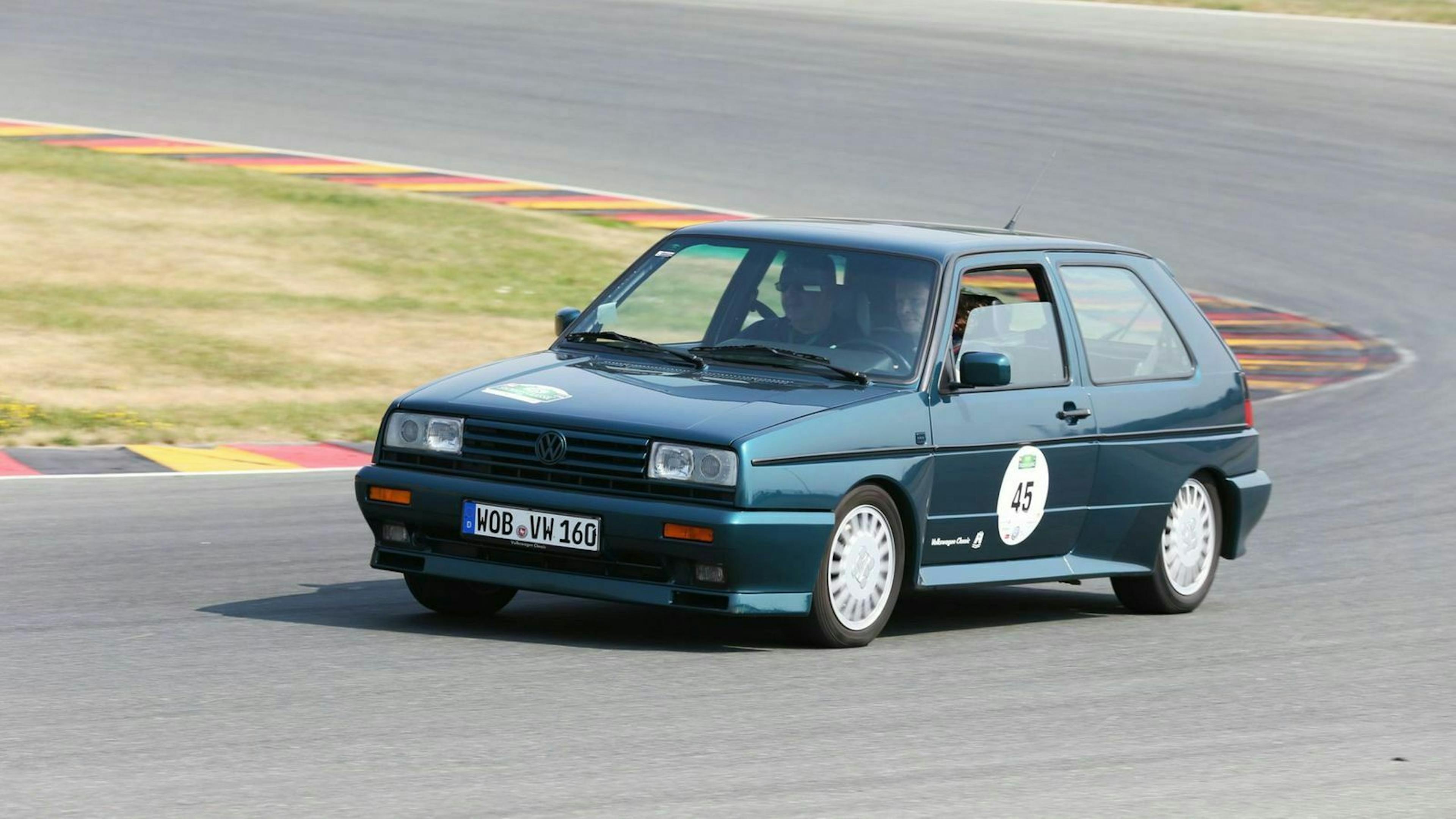 VW Golf 2 Dreiviertel-Frontansicht dynamisch