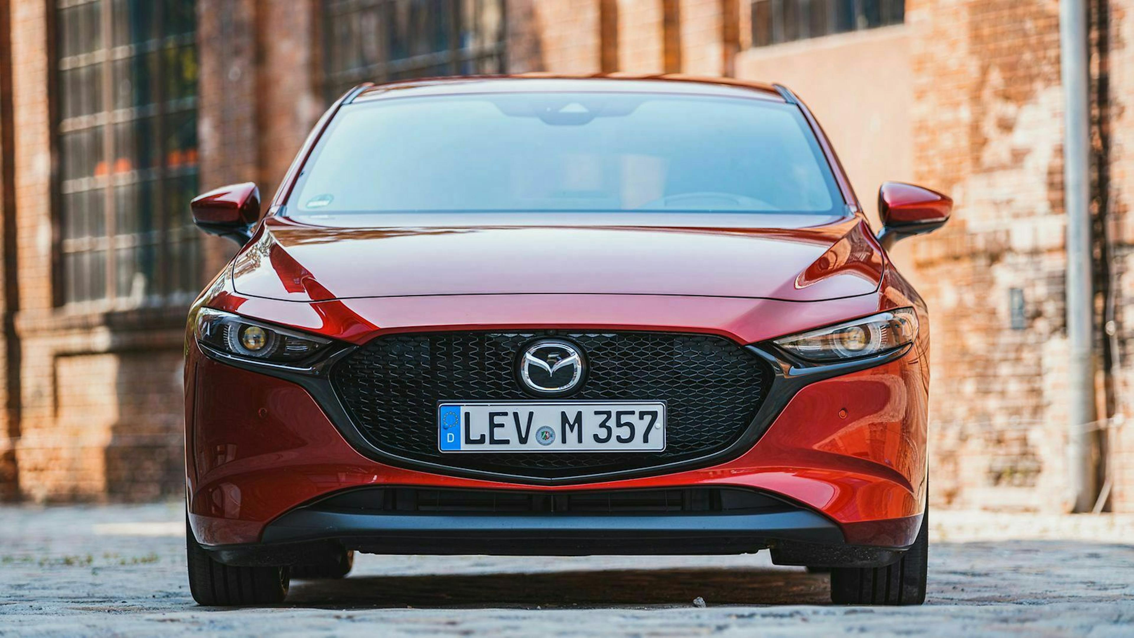 Der Mazda3 Skyactiv-G startet bei einem Grundpreis von 23.290 Euro