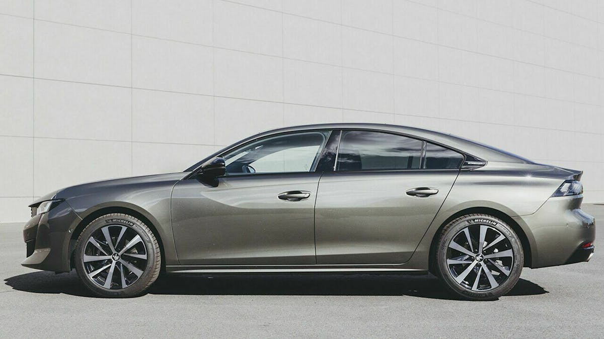 Der Peugeot 508 misst 4,75 Meter in der Länge, die Linie fällt Coupé-artig aus