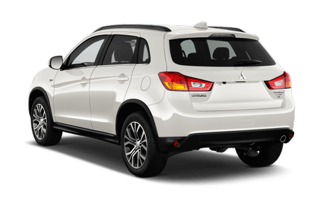 Weißes SUV von hinten, zeigt Rücklichter und Emblem. Das Fahrzeug steht auf einem weißen Hintergrund.