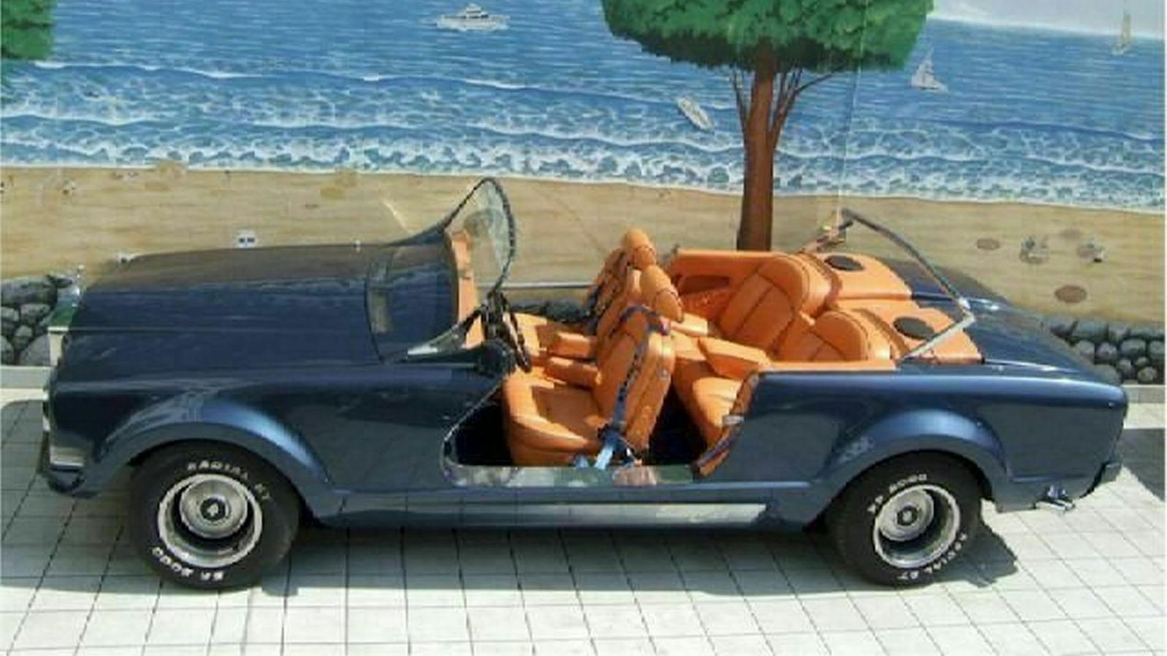 Zu sehen ist der Rolls-Royce in seitlicher Position