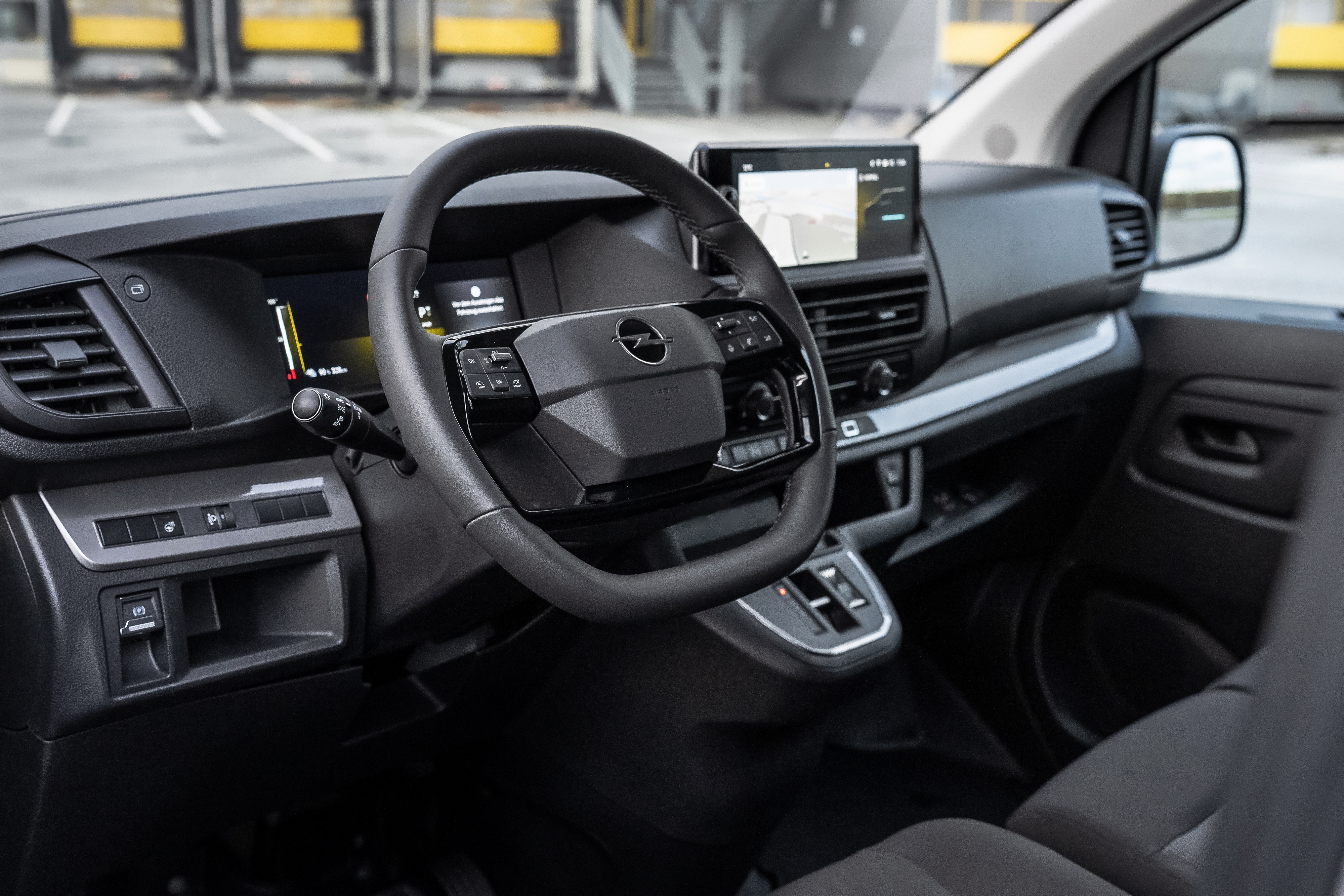 Opel Vivaro Electric Innenraum und Armatur