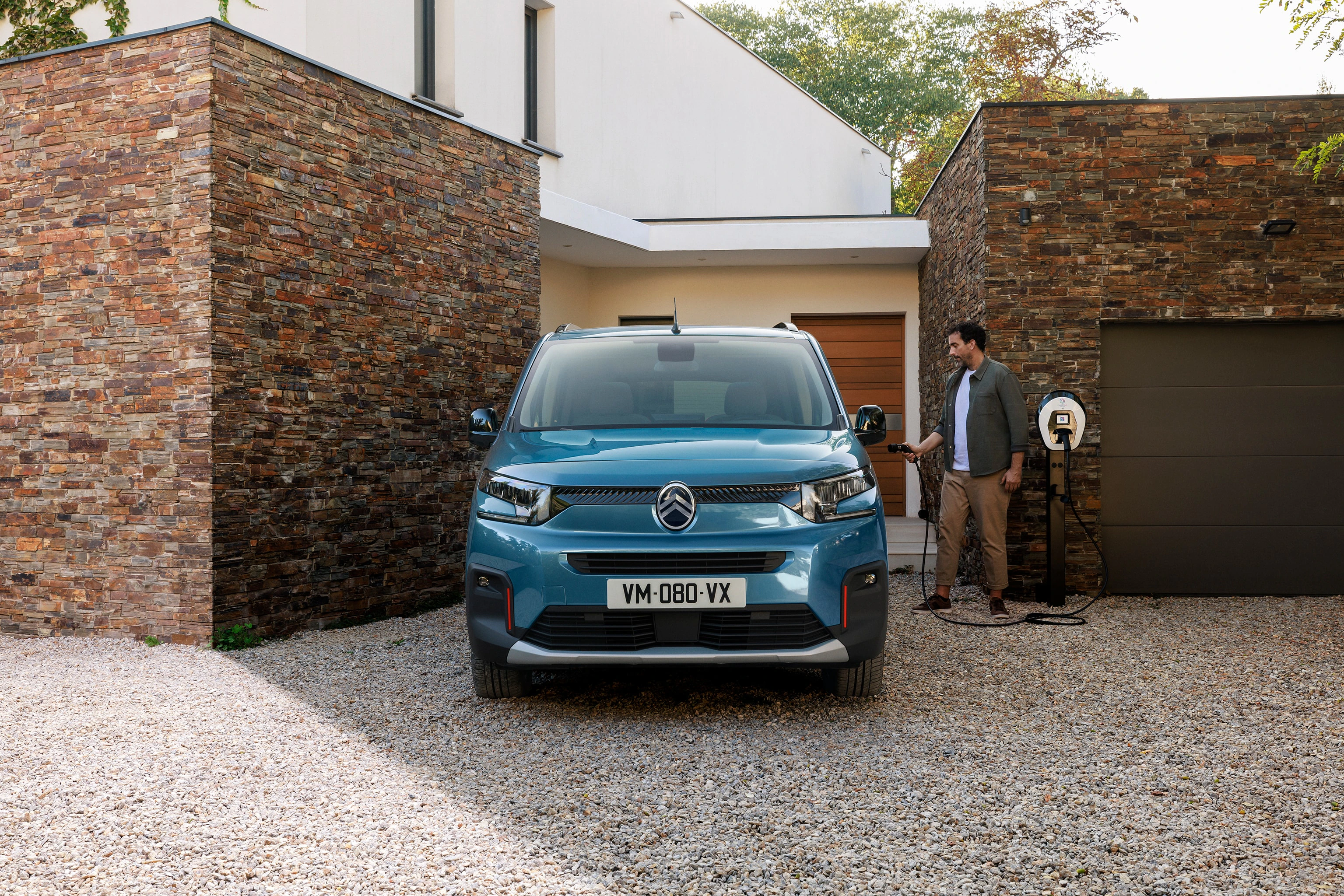 Die Front eines Citroen e-Berlingo