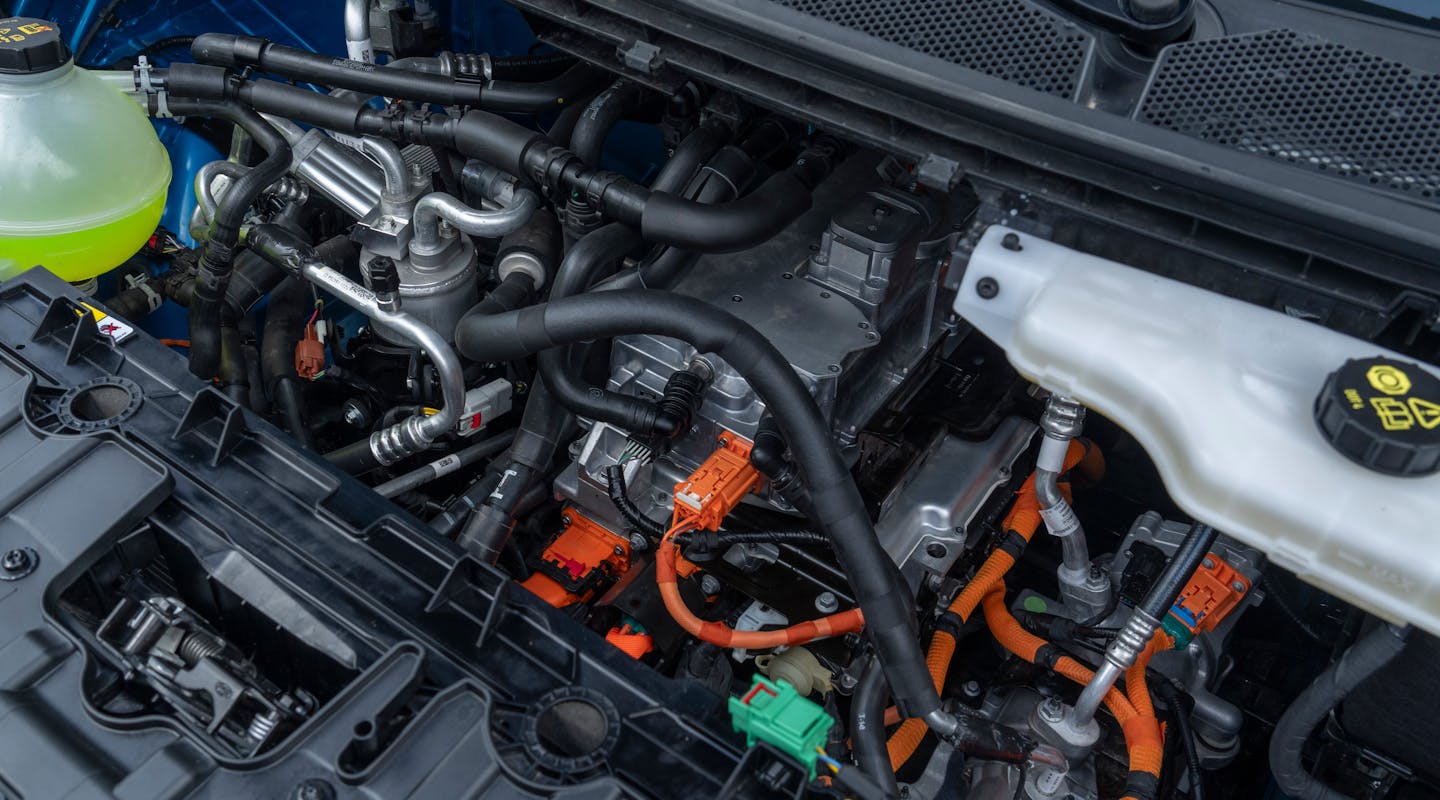 Ford e-Transit Custom Kastenwagen Motorraum