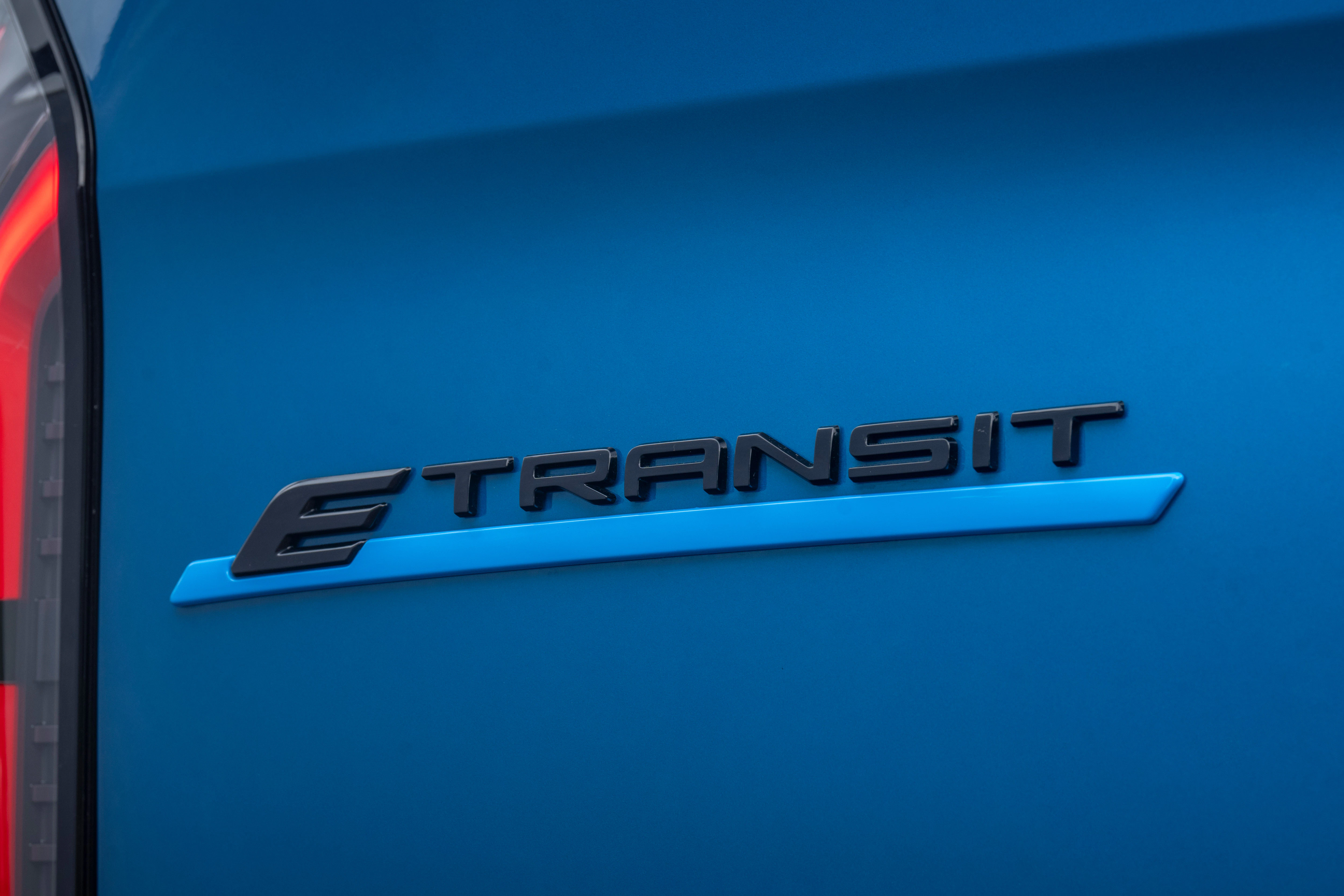 Ford e-Transit Custom Kastenwagen Detail Logo