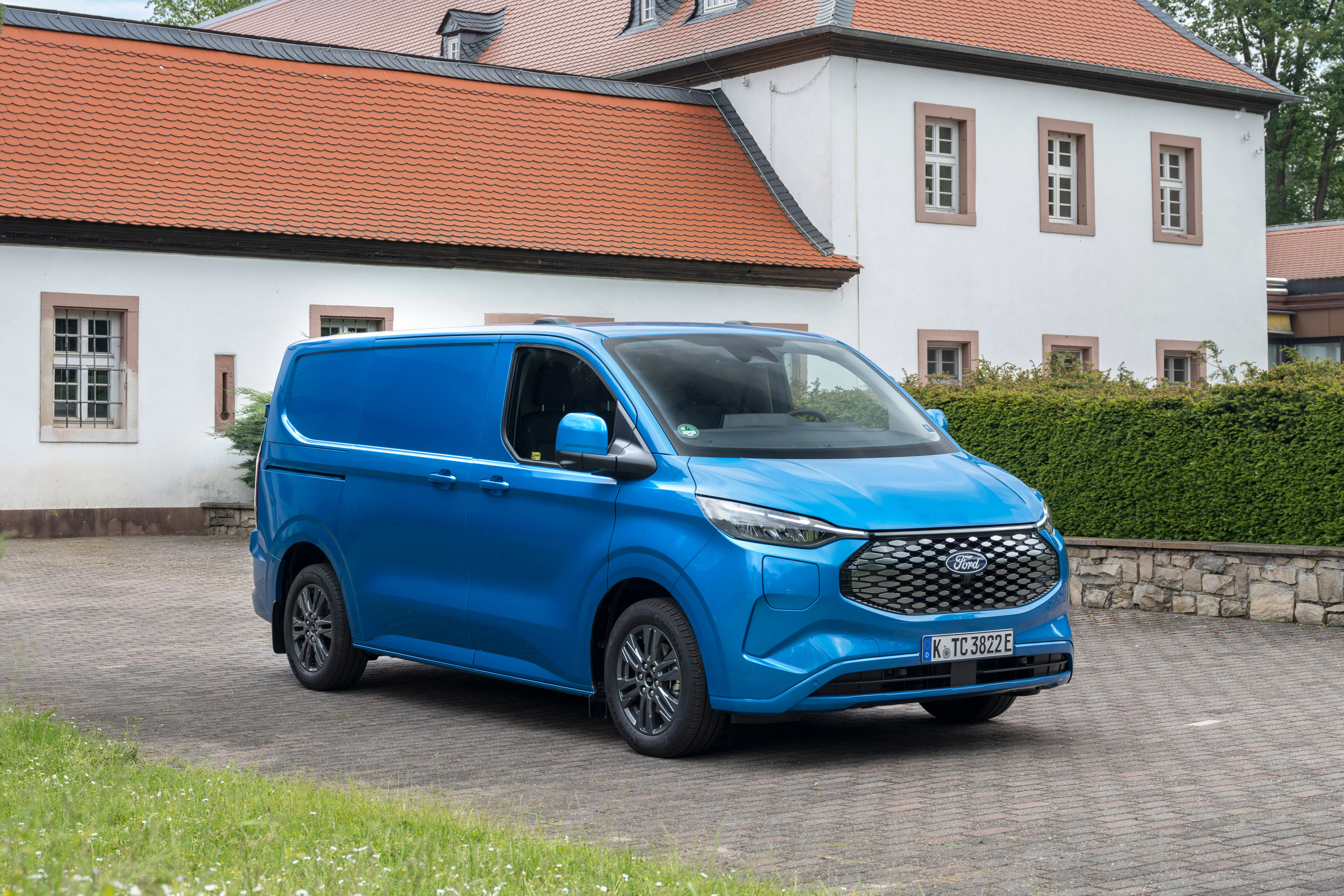 Ford e-Transit Custom Kastenwagen statisch Front