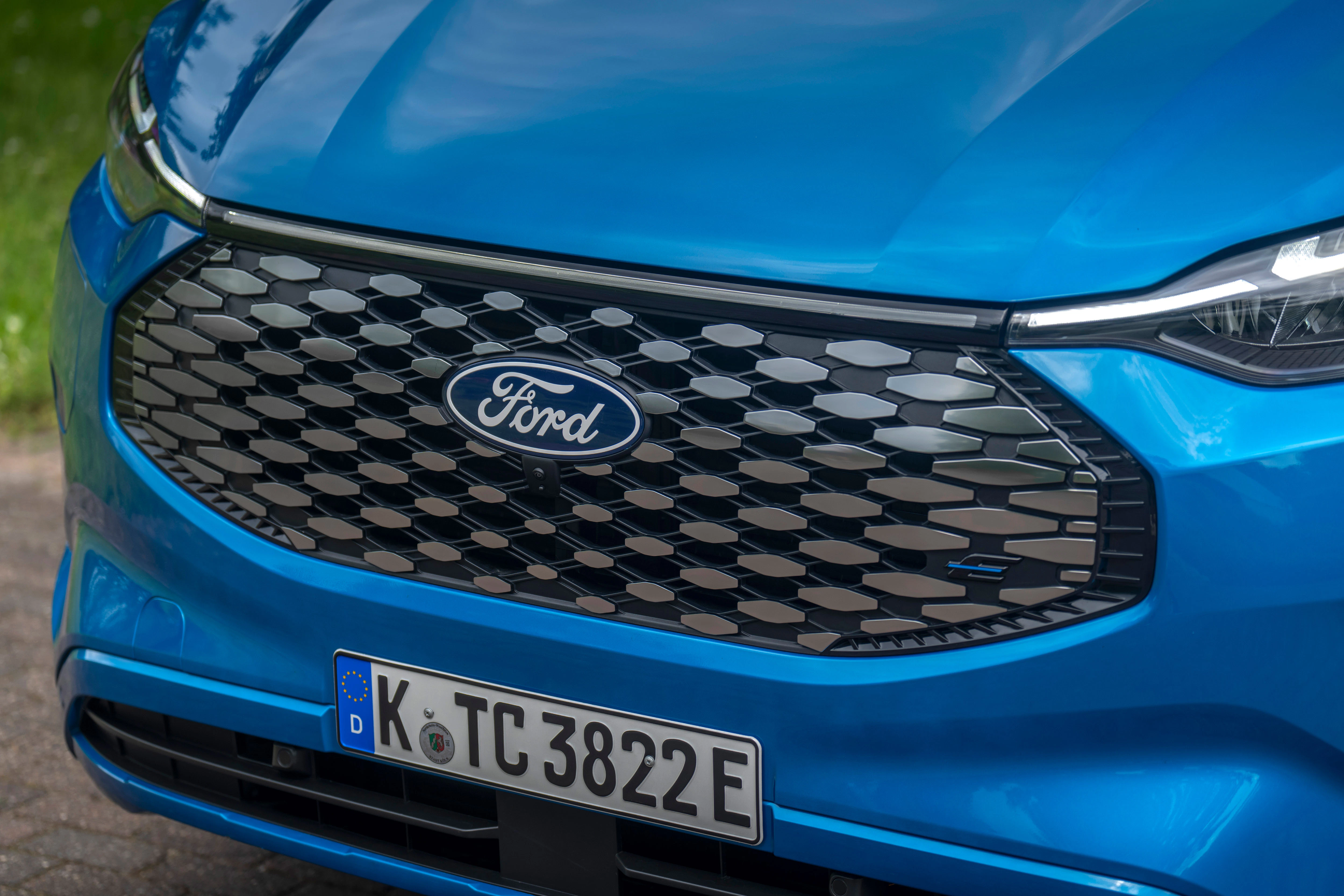 Ford e-Transit Custom Kastenwagen Detail Kühlergrill