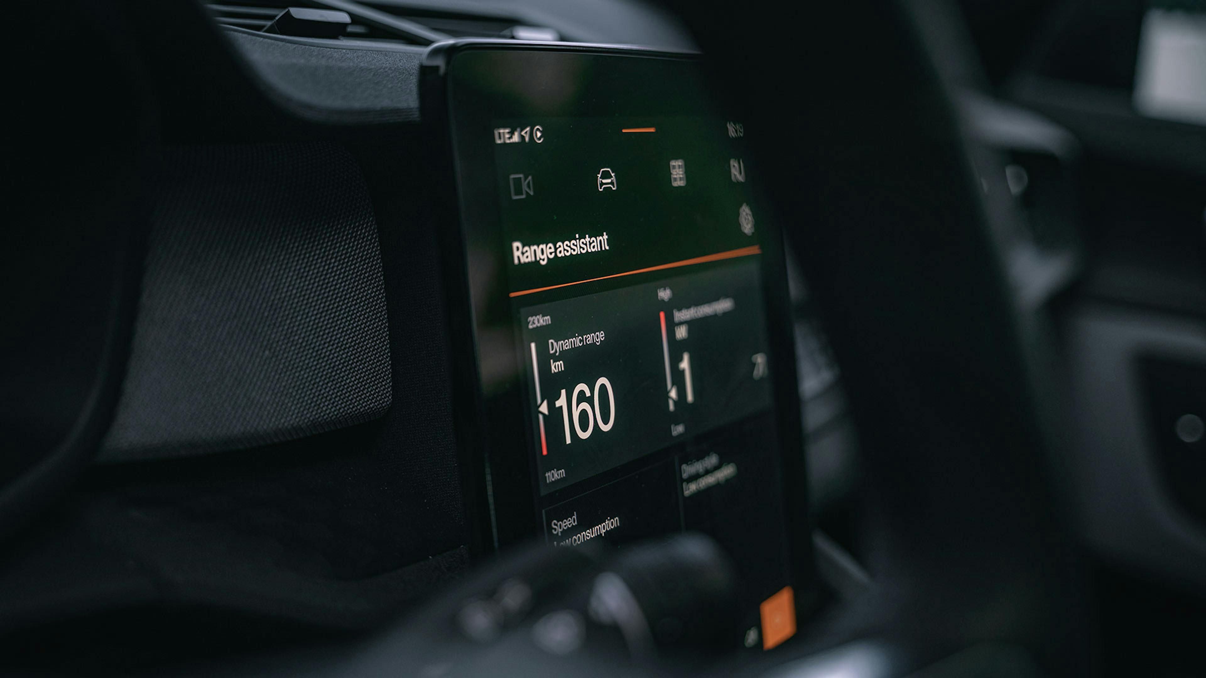Das aktive Zentraldisplay eines Polestar 2