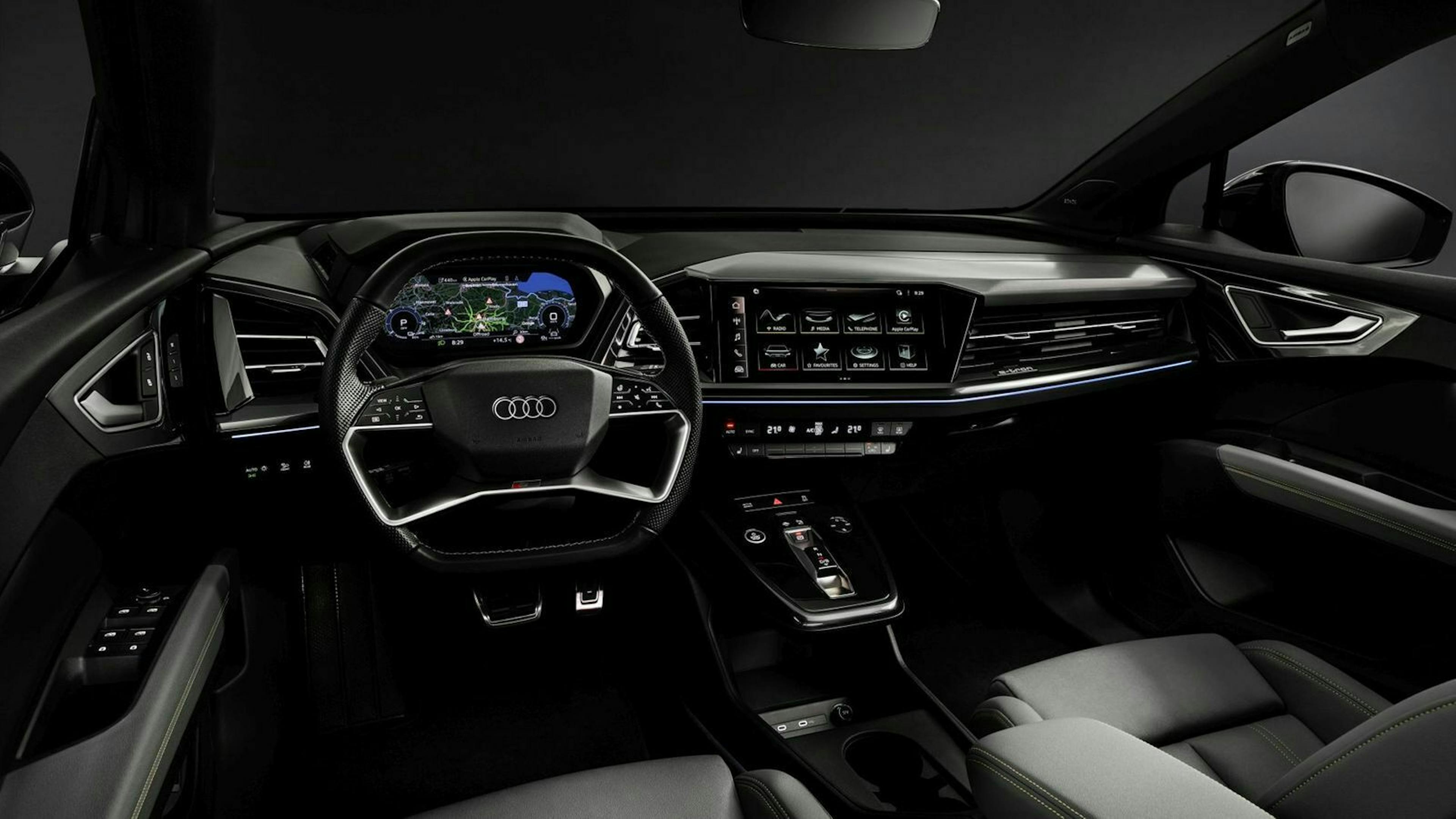 Zu sehen ist das Cockpit des neuen Audi Q4 E-Tron