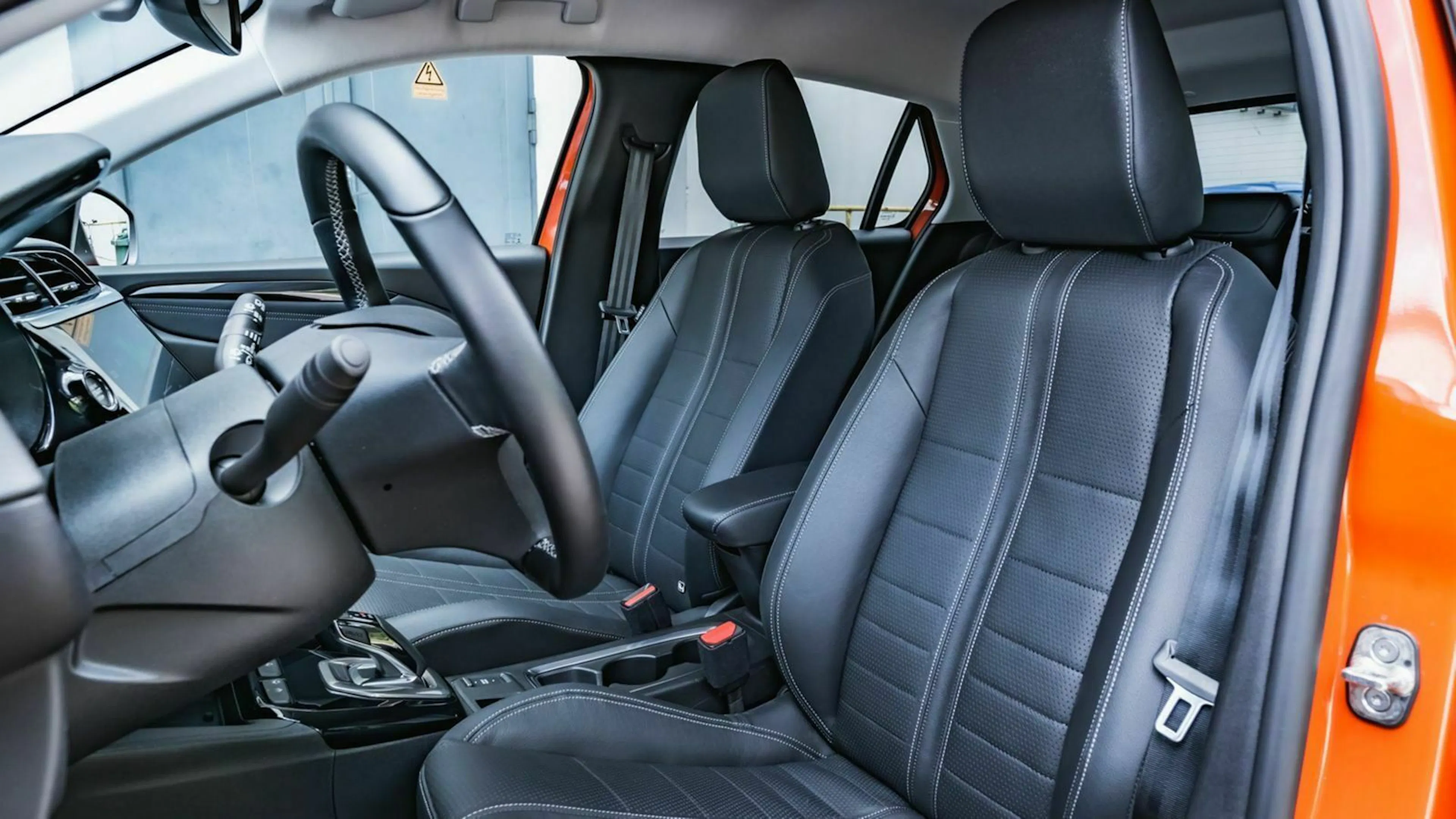 Vordersitze des Opel Corsa in Lederoptik