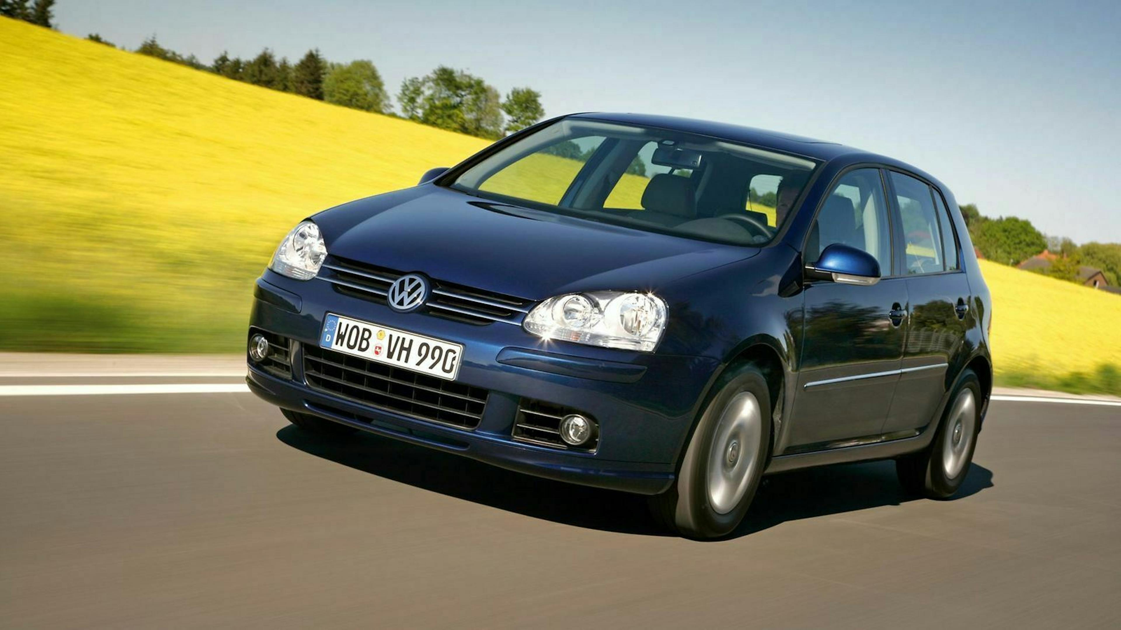 VW Golf 5 ind er Frontansicht, fahrend