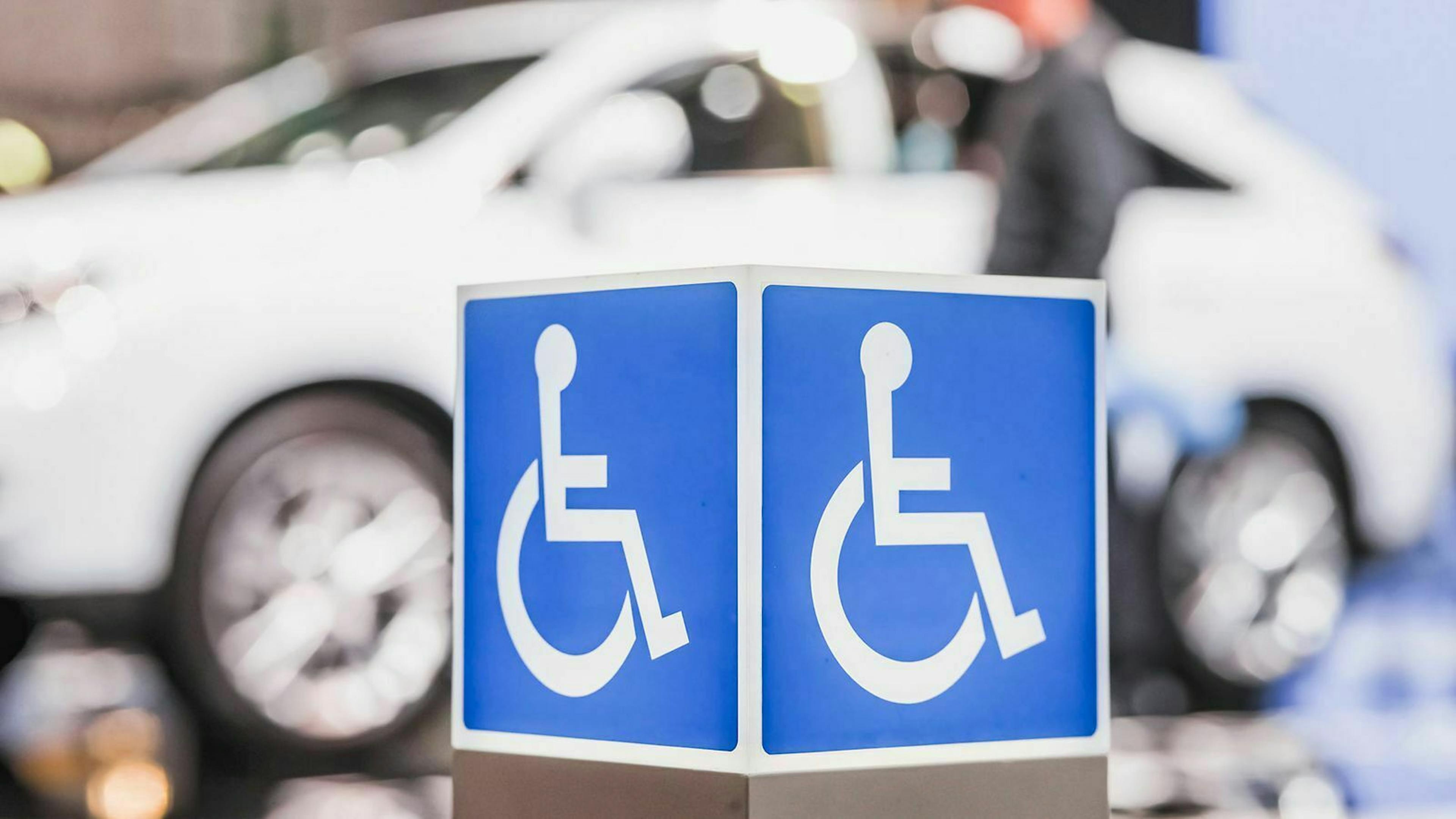 Ein behindertengerechtes Auto ist teuer. Die meisten Hersteller gewährend Behindertenrabatte.