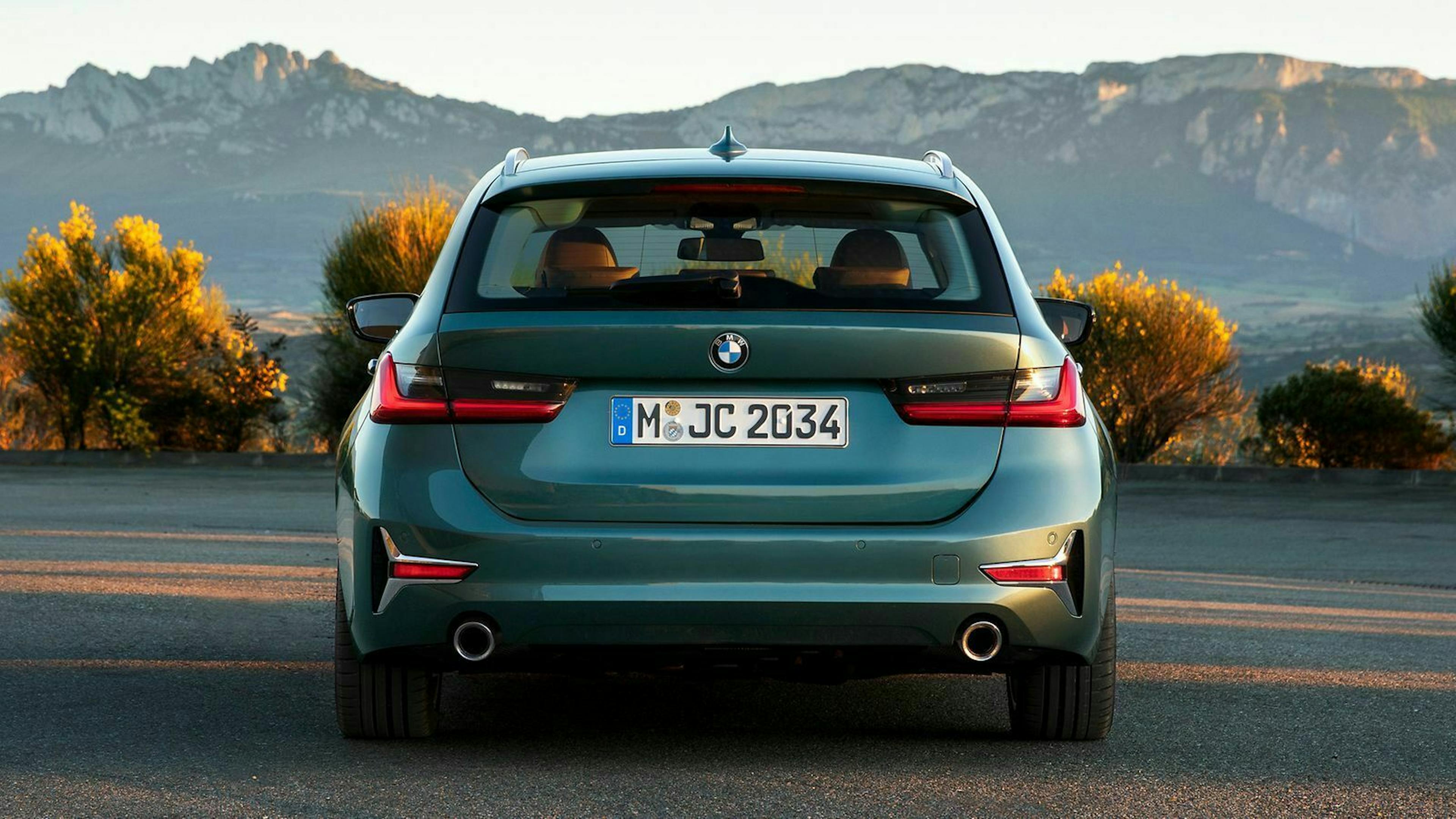 BMW Kombis, wie der neue 3er Touring, können etwas, was die Konkurrenz nicht kann: bei ihnen lässt sich die Heckscheibe öffnen