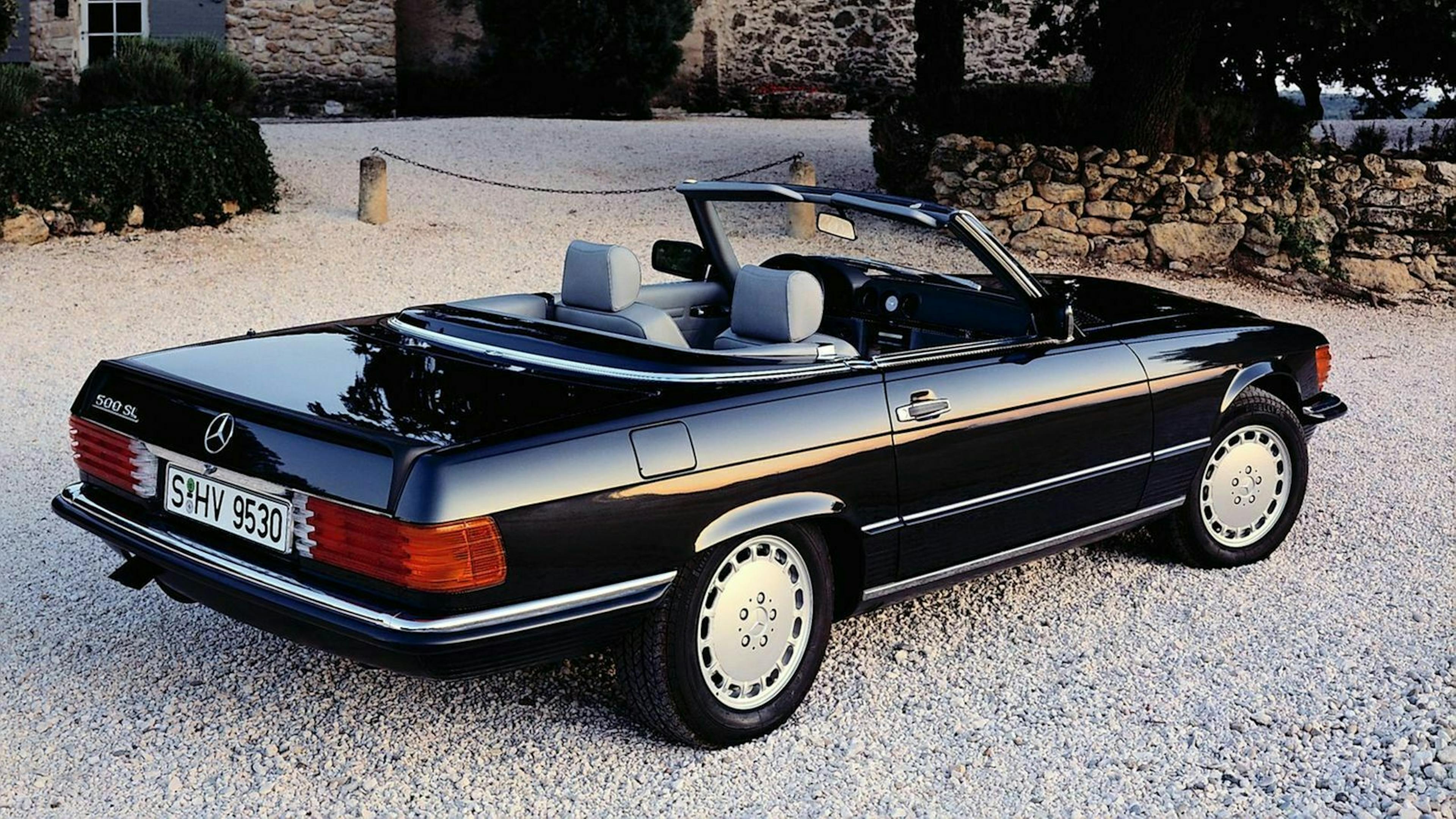 Mercedes SL (R107) seitliche Heckansicht