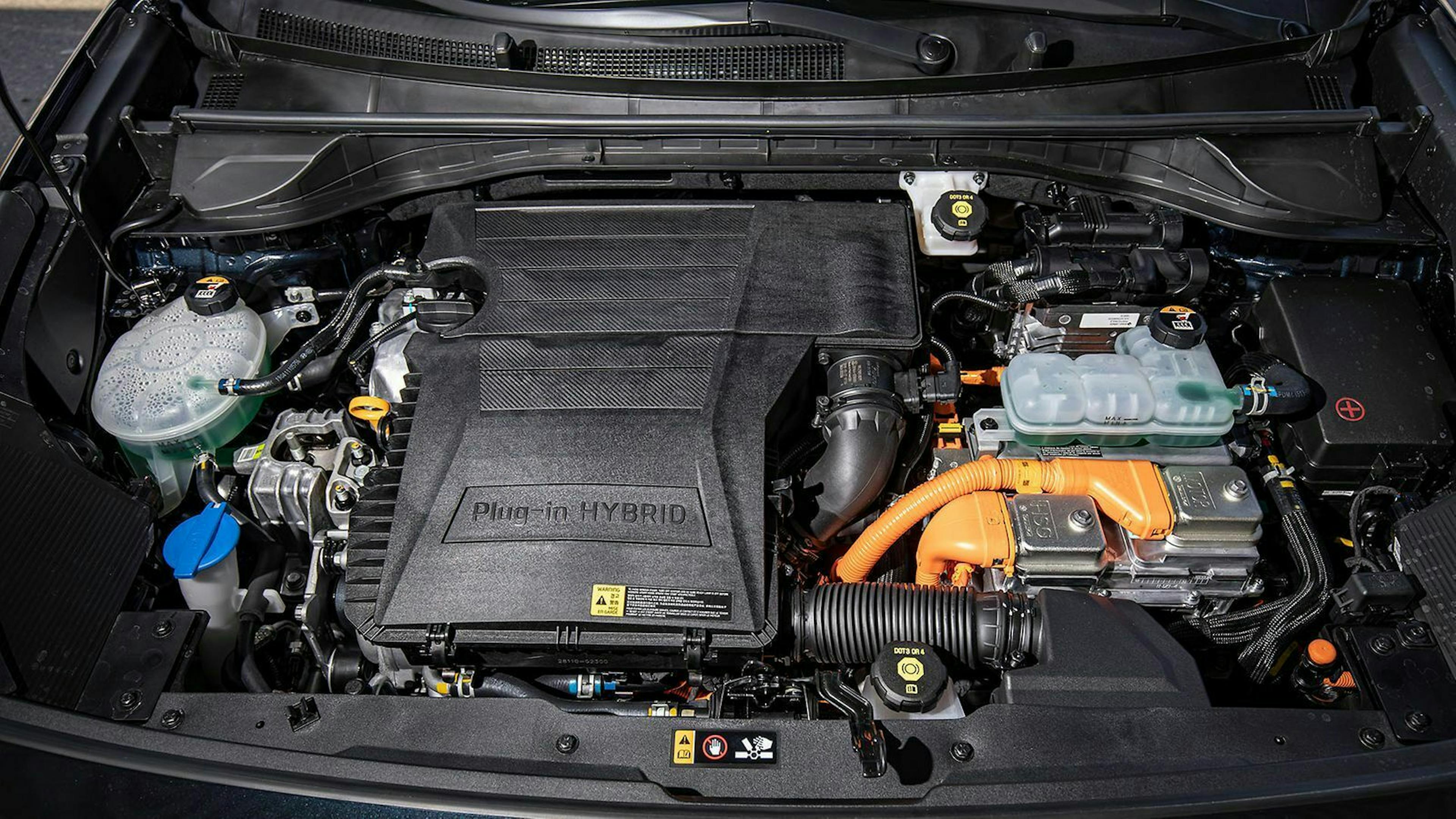 Beim Kia Niro Plug-In ist der E-Motor stärker und der Akku größer. Der Verbrenner ist bei beiden Modellen identisch