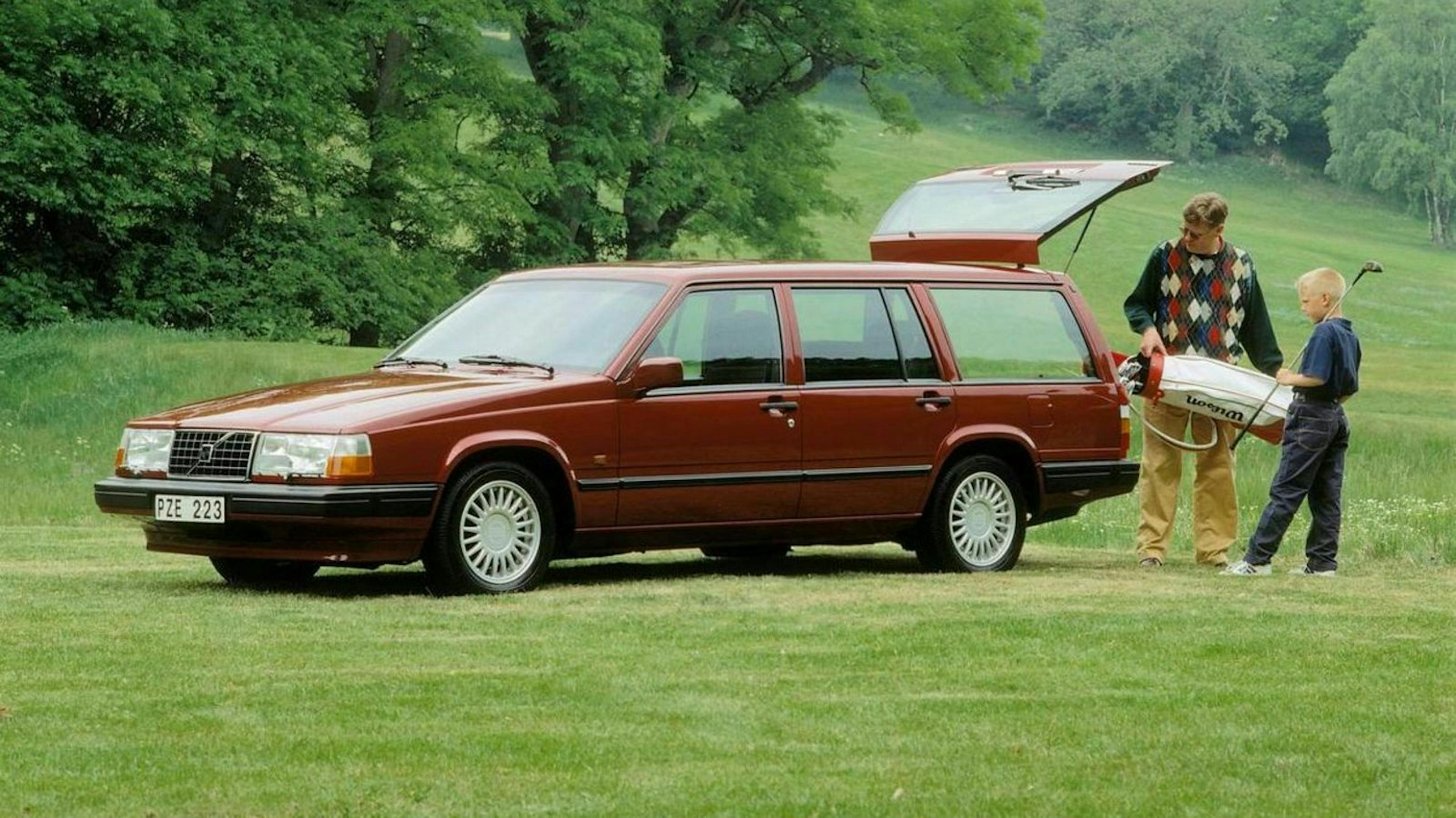 Zu sehen ist der Volvo 940 Kombi