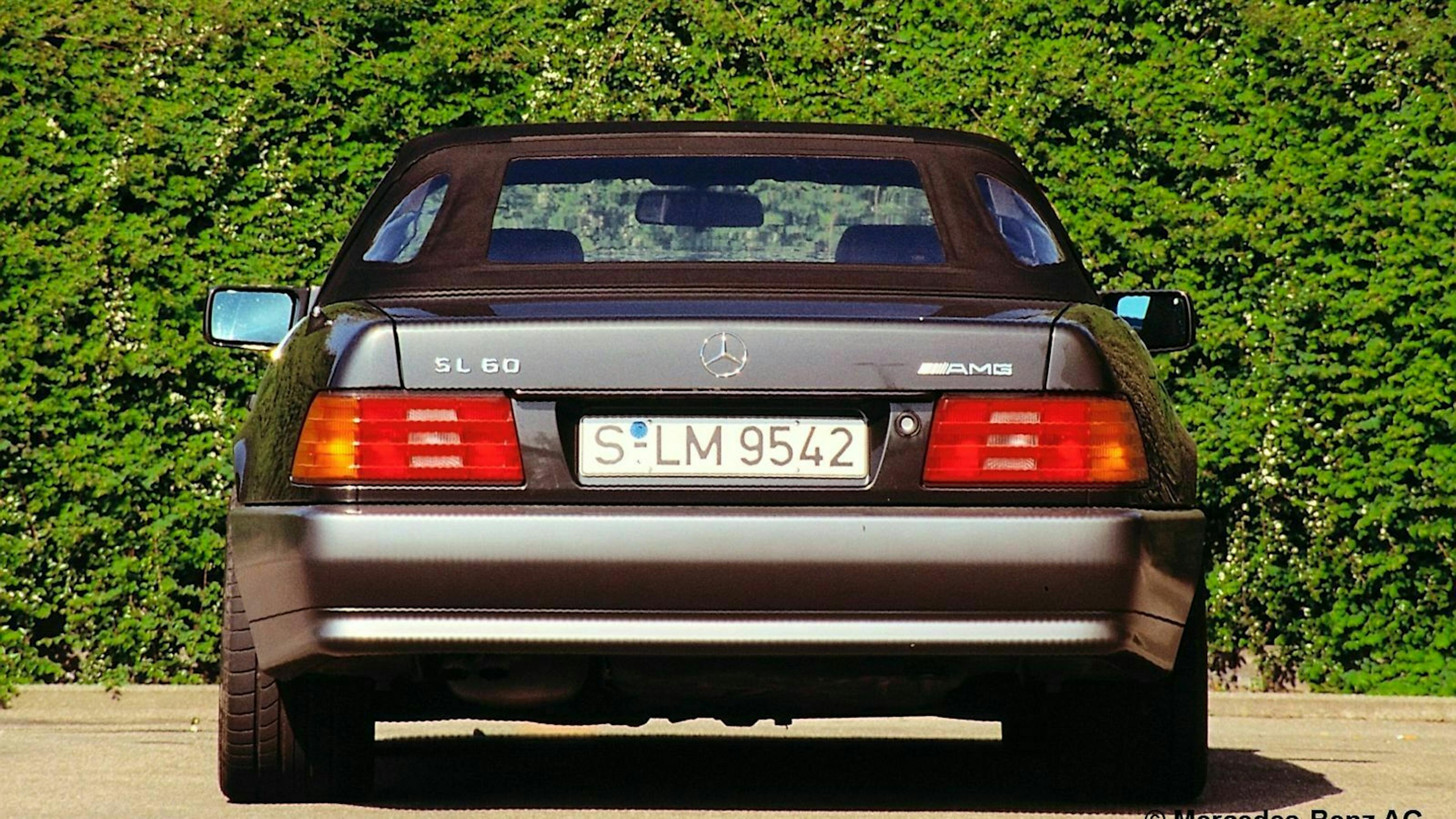 Mercedes SL AMG in der Heckansicht, stehend