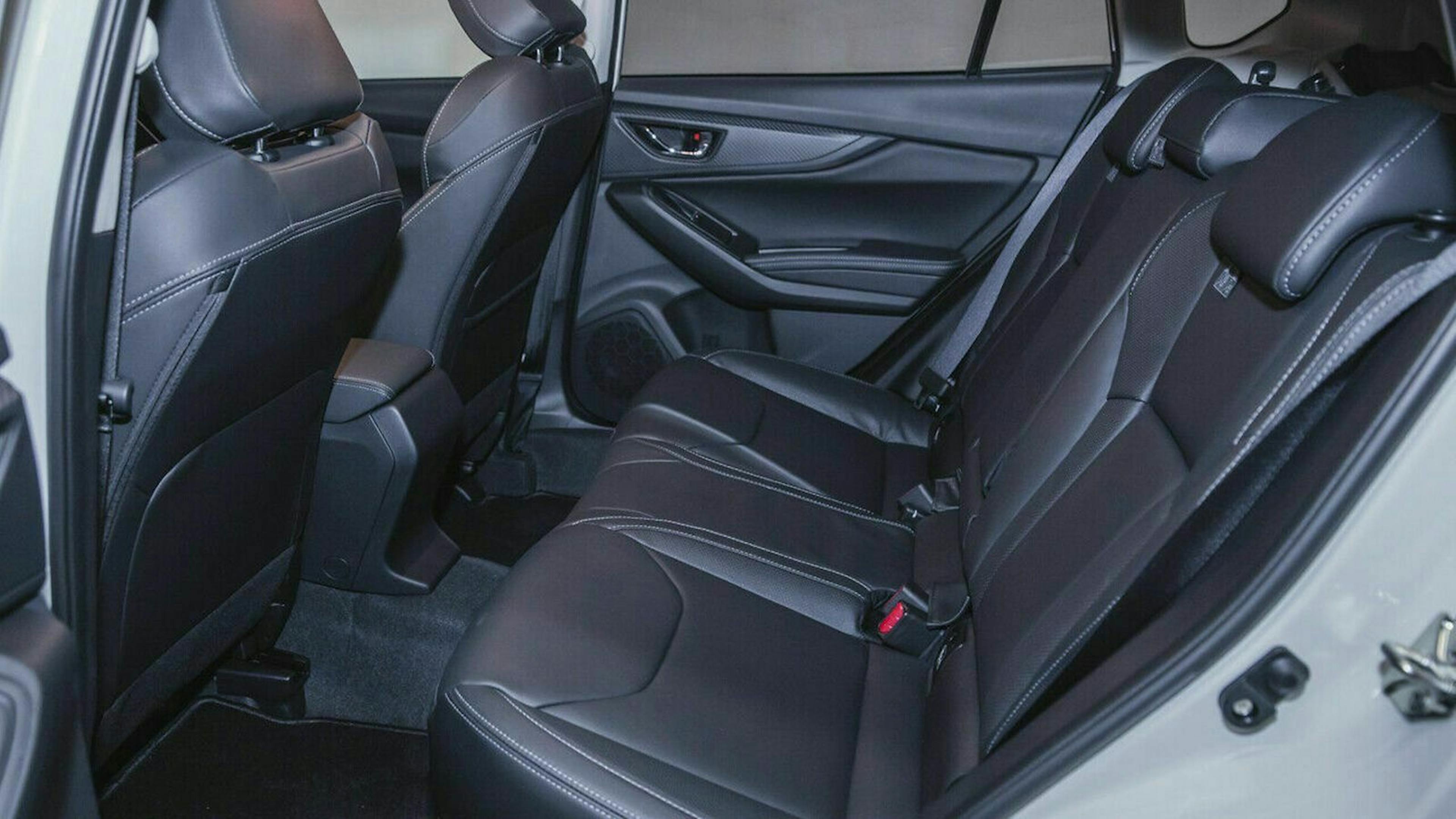 Das Leder im Subaru Impreza wirkt edel, aber das Sitzgefühl ist trotzdem nicht besser als im Astra