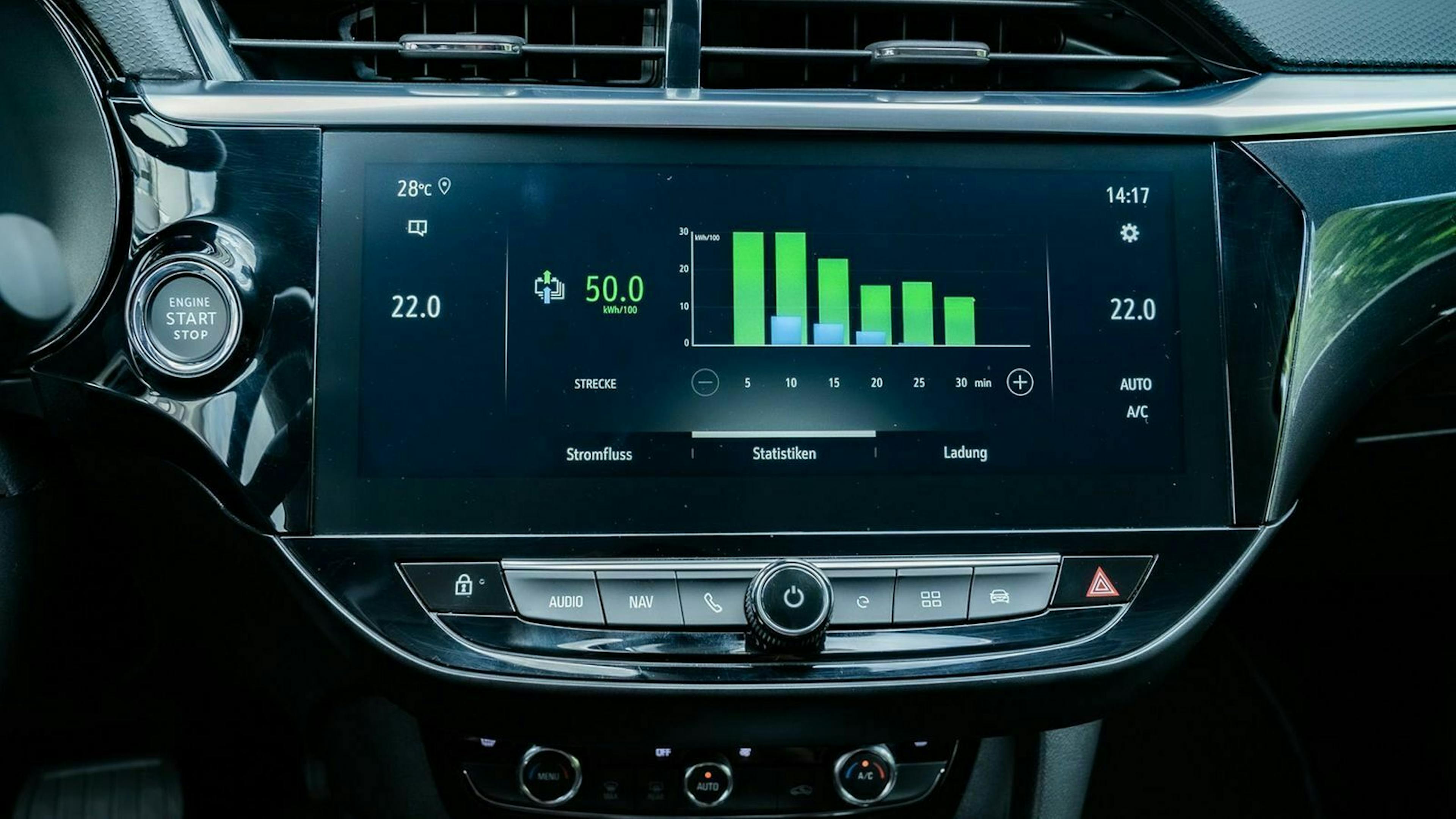 Zu sehen ist der elektrische Verbauch des Opel Corsa e 2020, illustriert auf dem Infotainmentbildschirm
