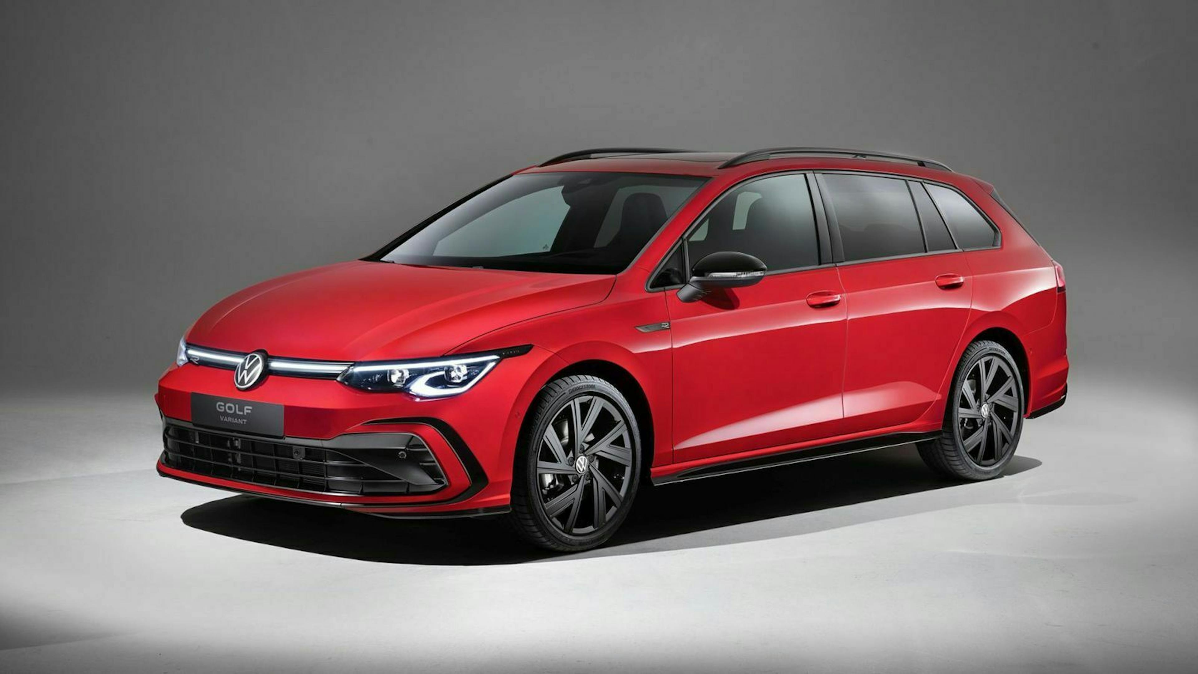 VW Golf 8 Variant seitliche Frontperspektive