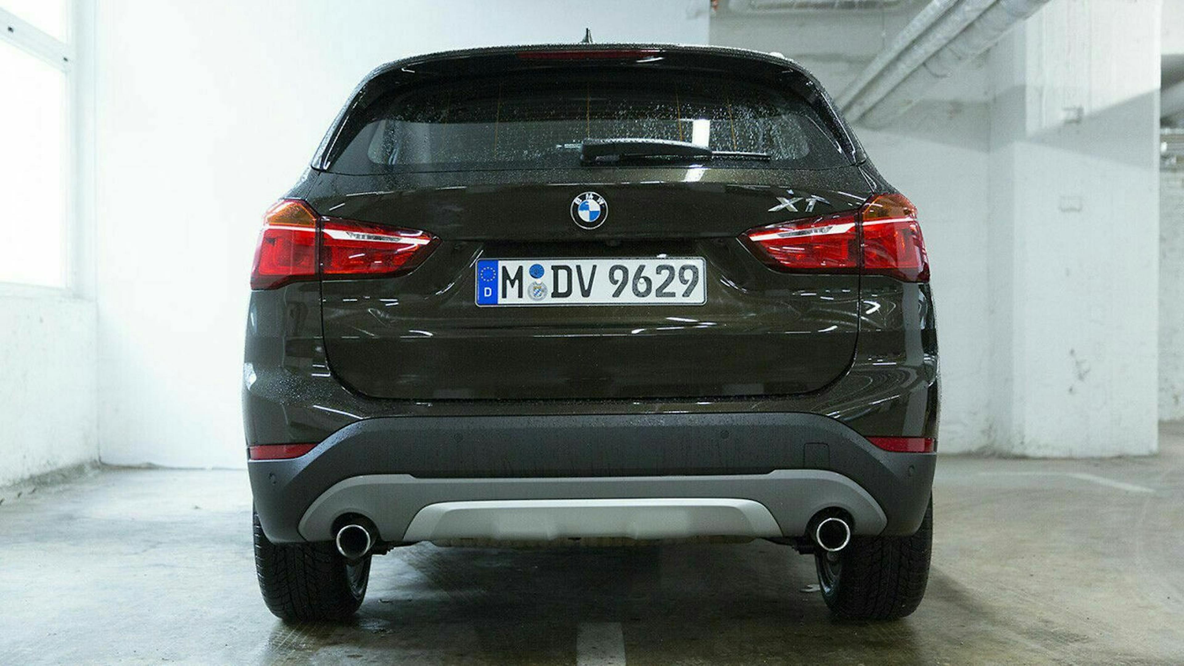 BMW X1: Heckansicht. Mit 6,4 l auf 100 km fährt der Bayern recht sparsam