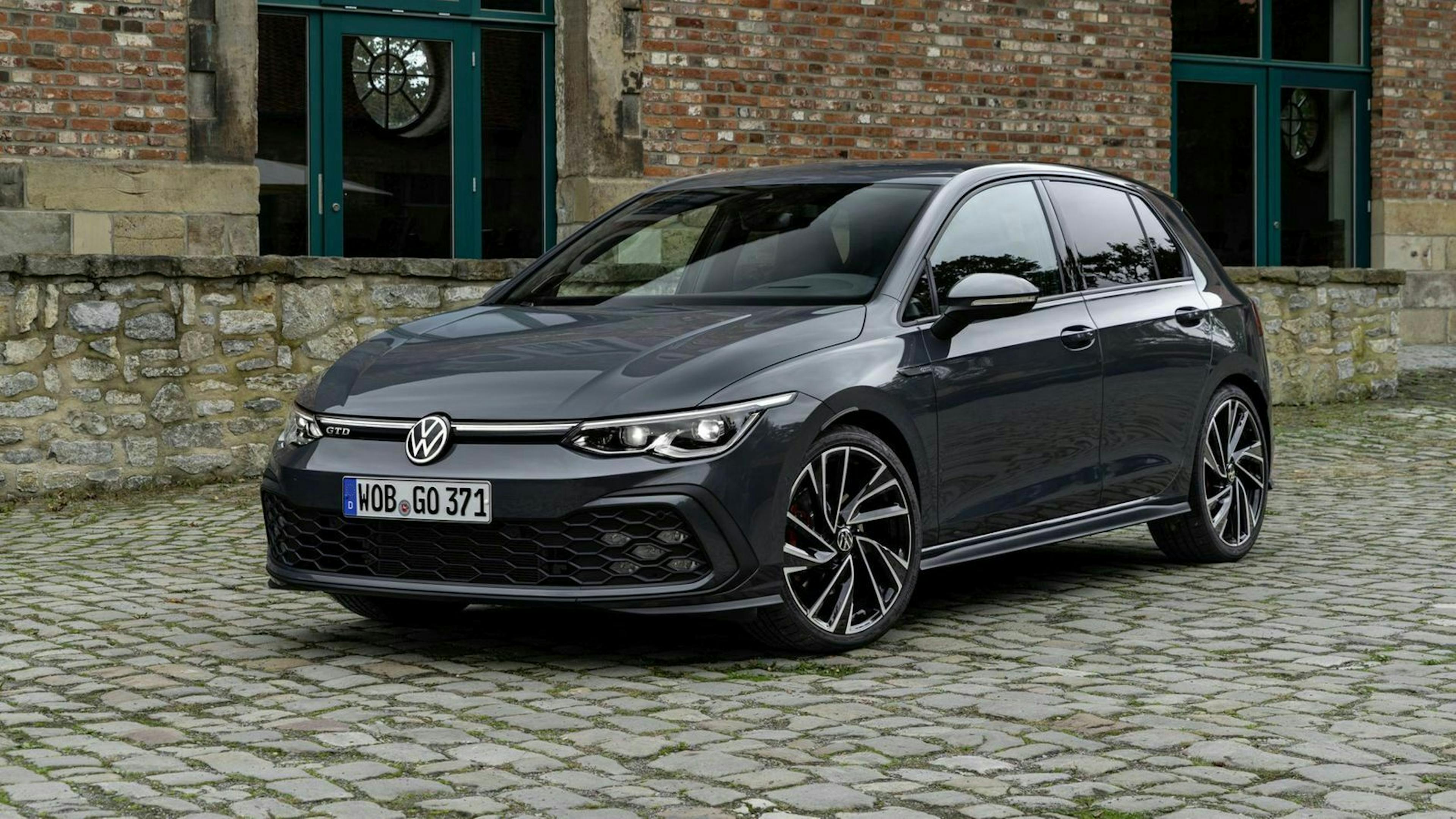 VW Golf 8 GTD in Frontperspektive 