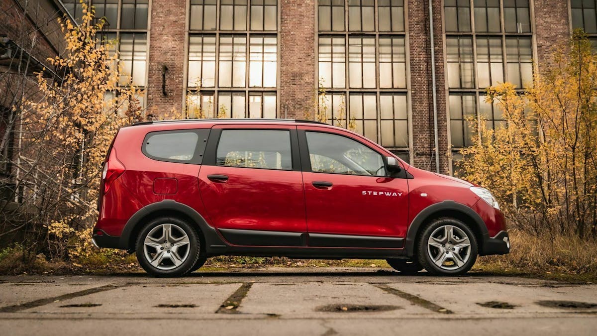 Der Dacia Lodgy Stepway in Seitenansicht
