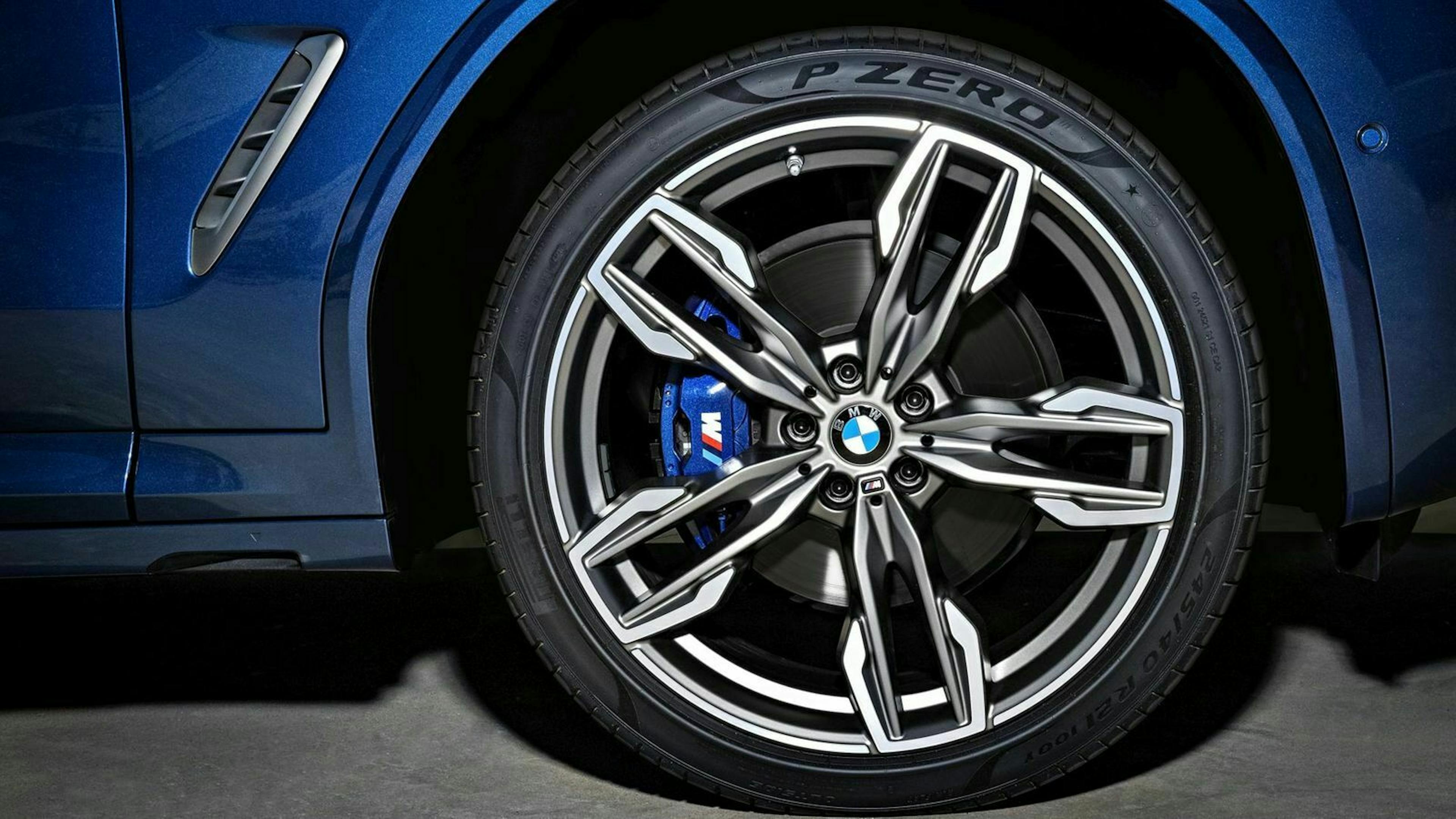 Zu sehen ist ein Rad des BMW X3