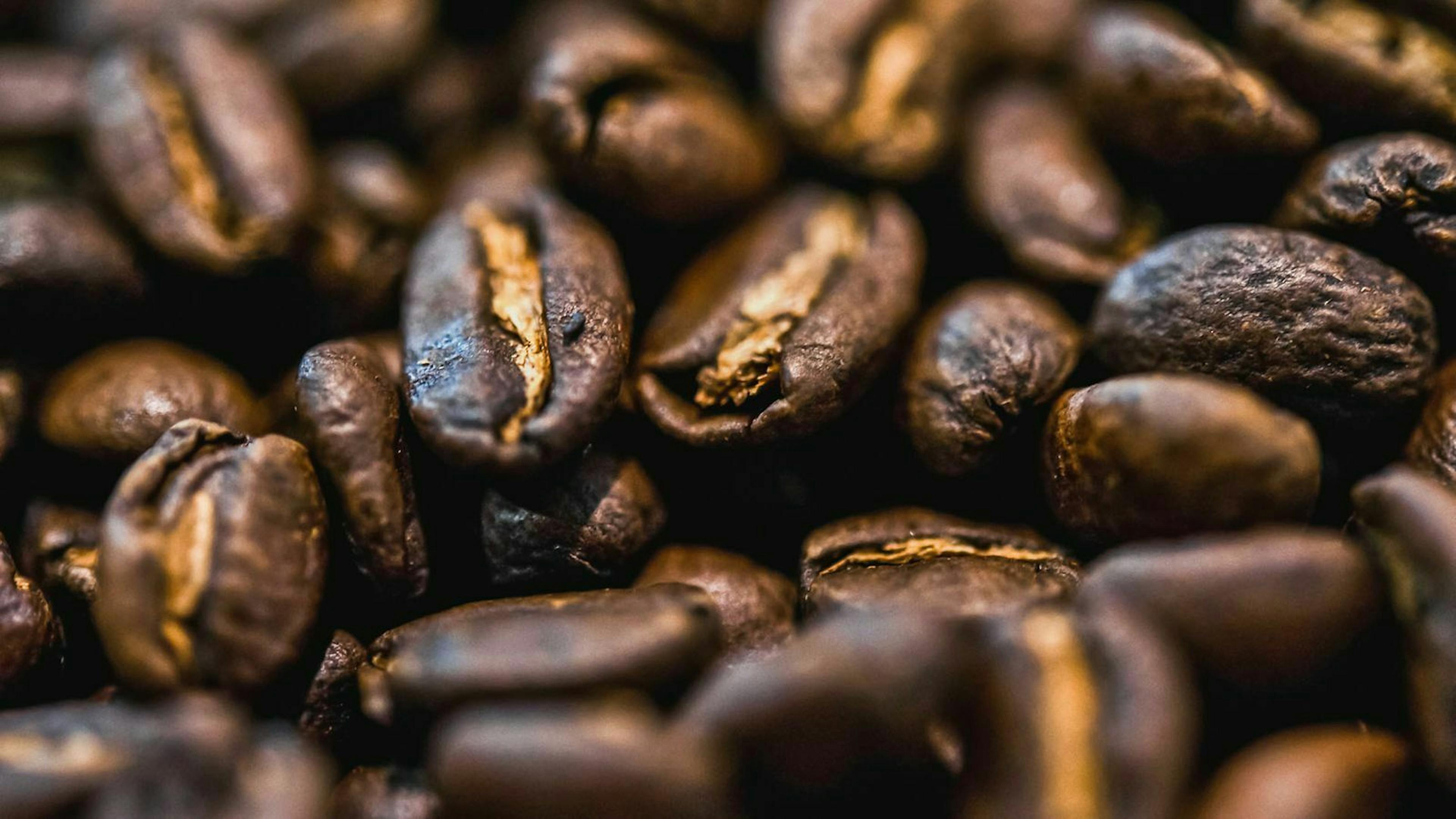 Kaffeebohnen in Nahaufnahme.