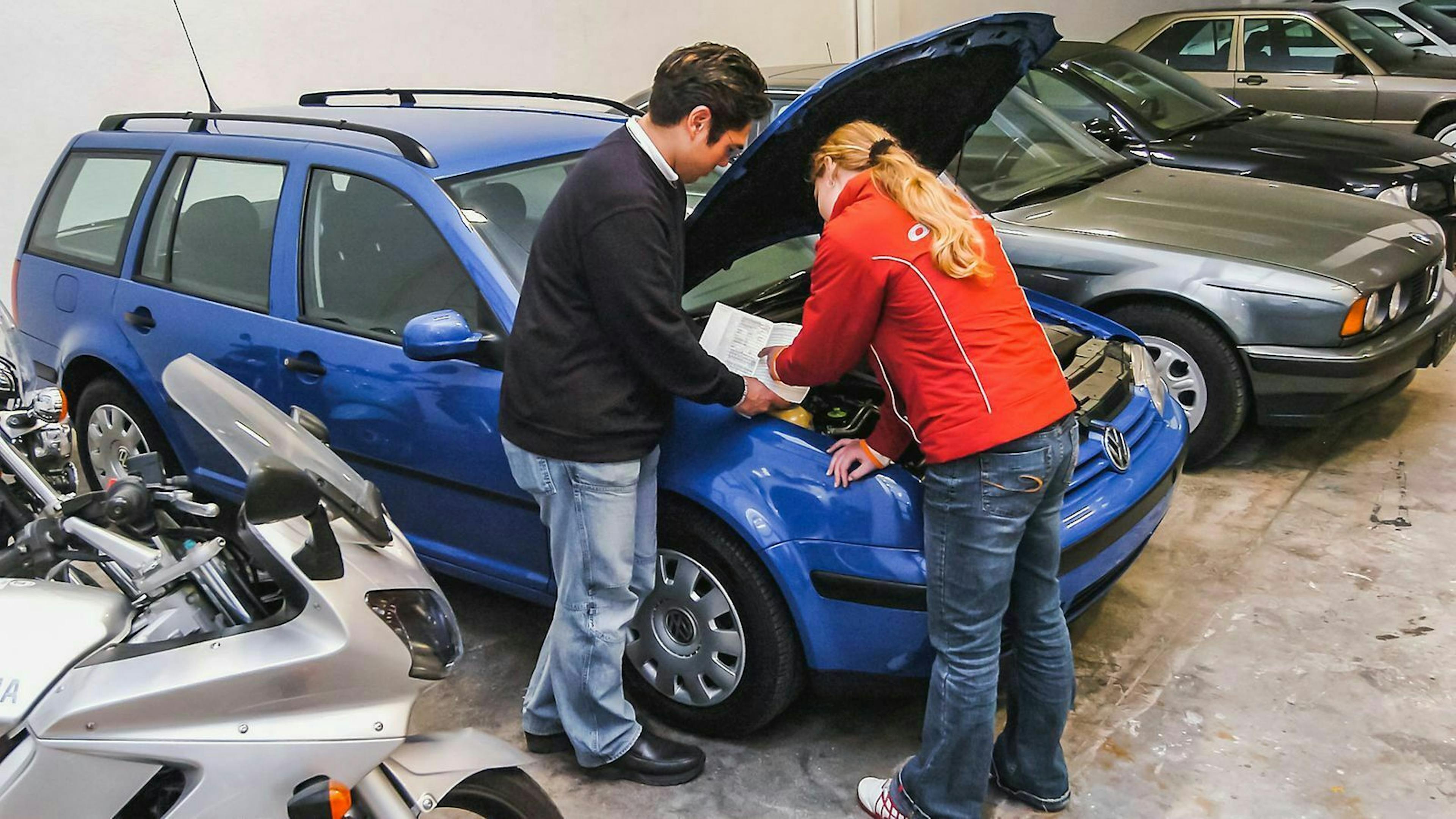 Bei einer der mobile.de-Ankaufstationen kannst du dein Fahrzeug von einem Profi schätzen lassen