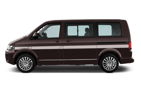 Brauner Minivan mit silbernem Streifen an der Seite, seitliche Ansicht, vor weißem Hintergrund. Fahrzeug hat fünf Türen und Alufelgen.