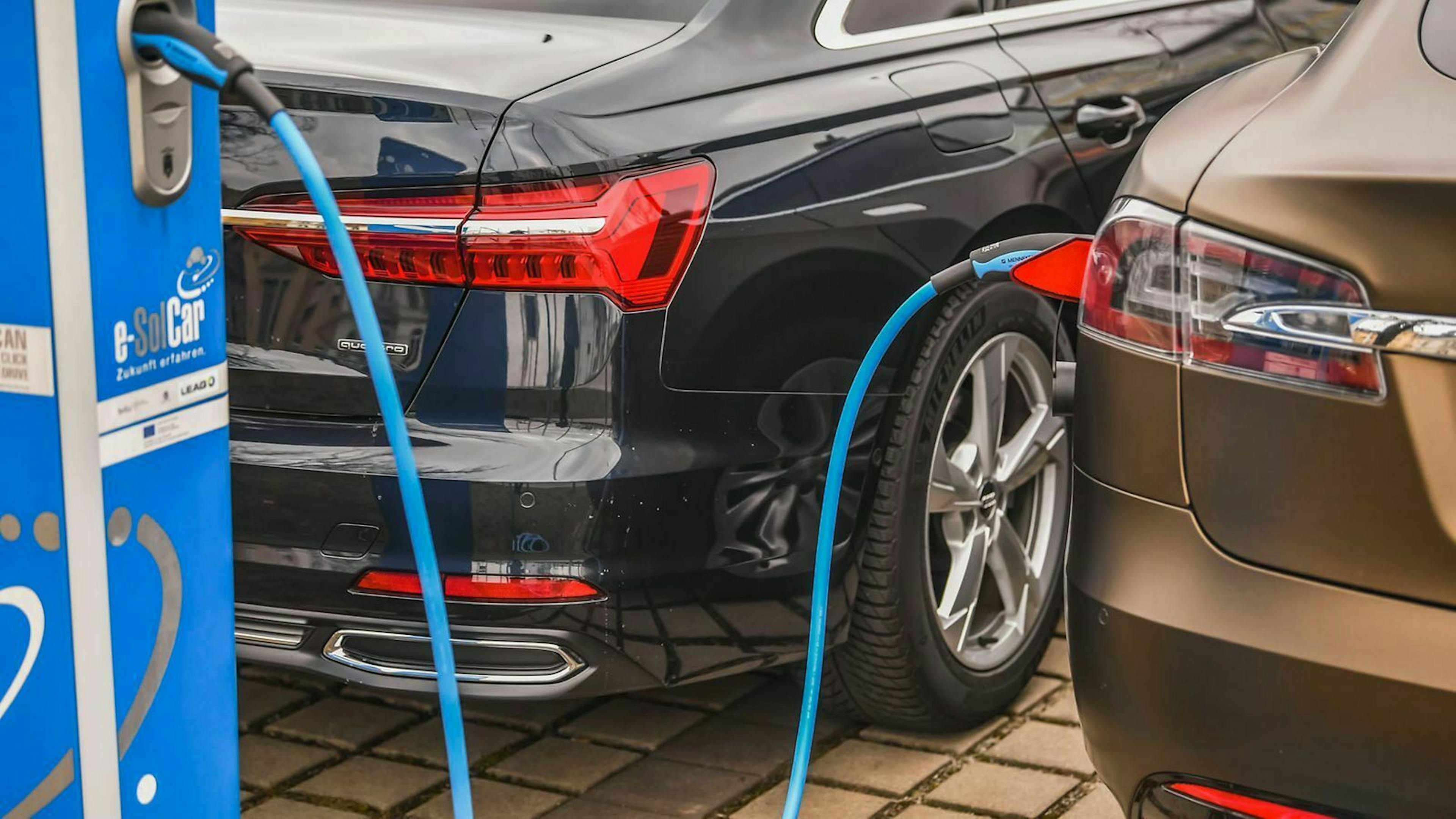 Wenn du ein Elektroauto als Dienstwagen nutzt, kannst du eine finanzielle Förderung vom Staat in Anspruch nehmen.