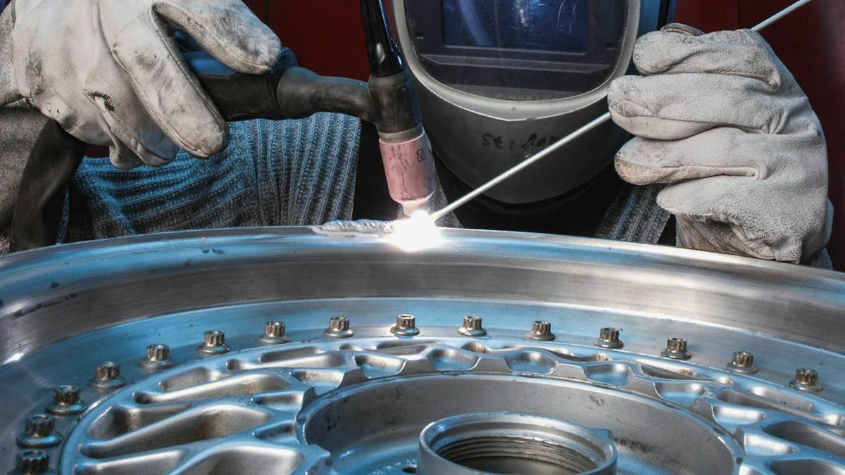 Nicht alle Reparaturen an einer Felge sind zulässig, da sie zum Beispiel das Fahrverhalten beeinträchtigen können.