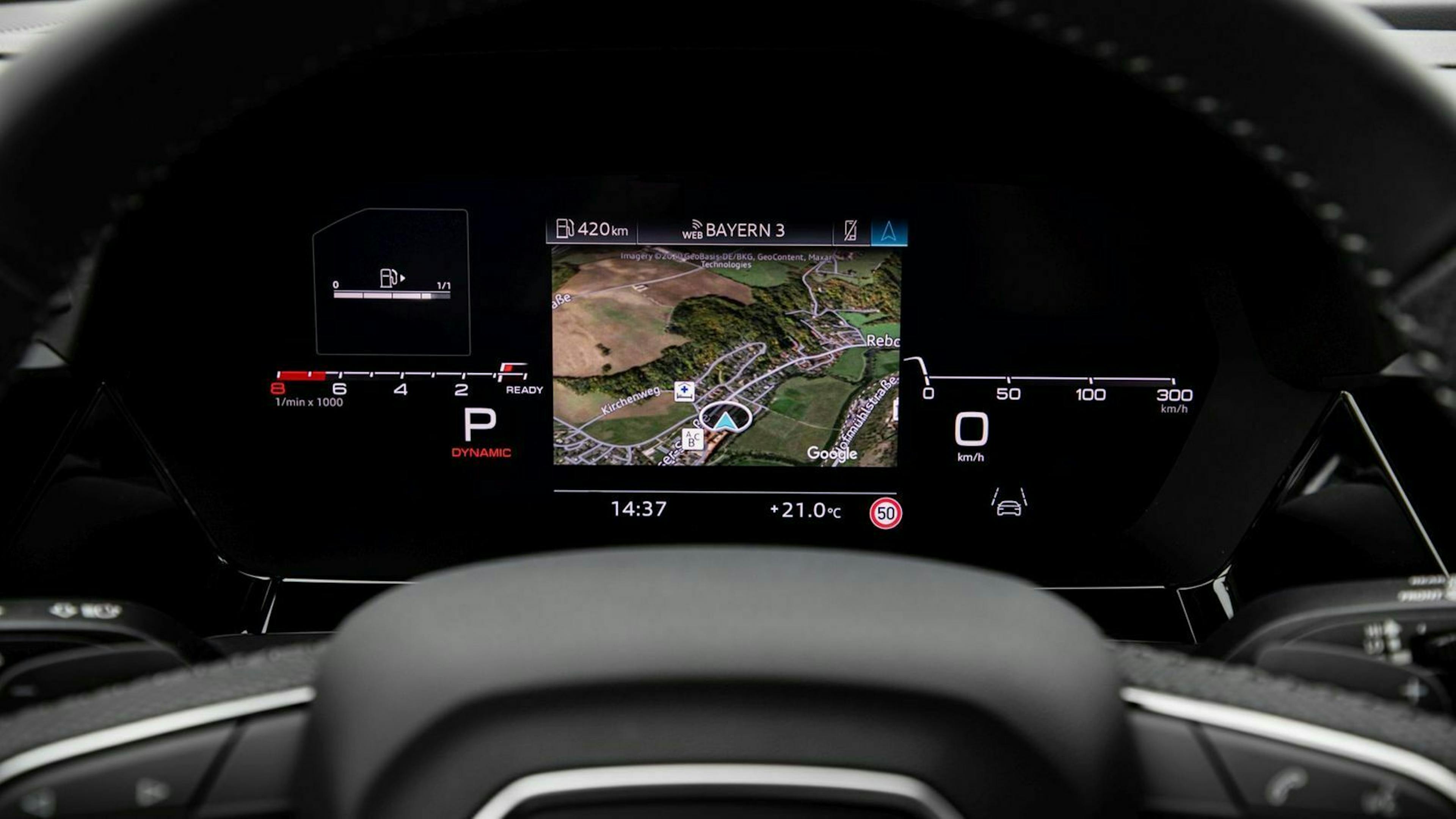 Zu sehen ist die Instrumententafel des Audi S3 2020