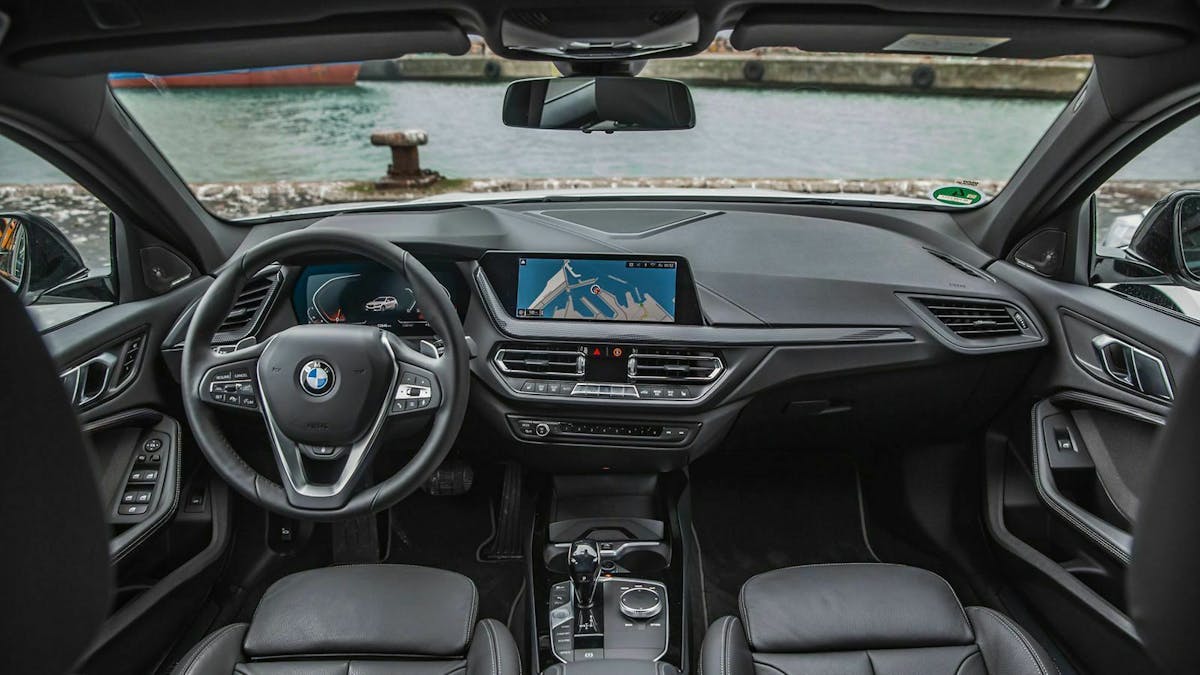 Im Cockpit gleichen sich die BMW 1er Modelle naturgemäß
